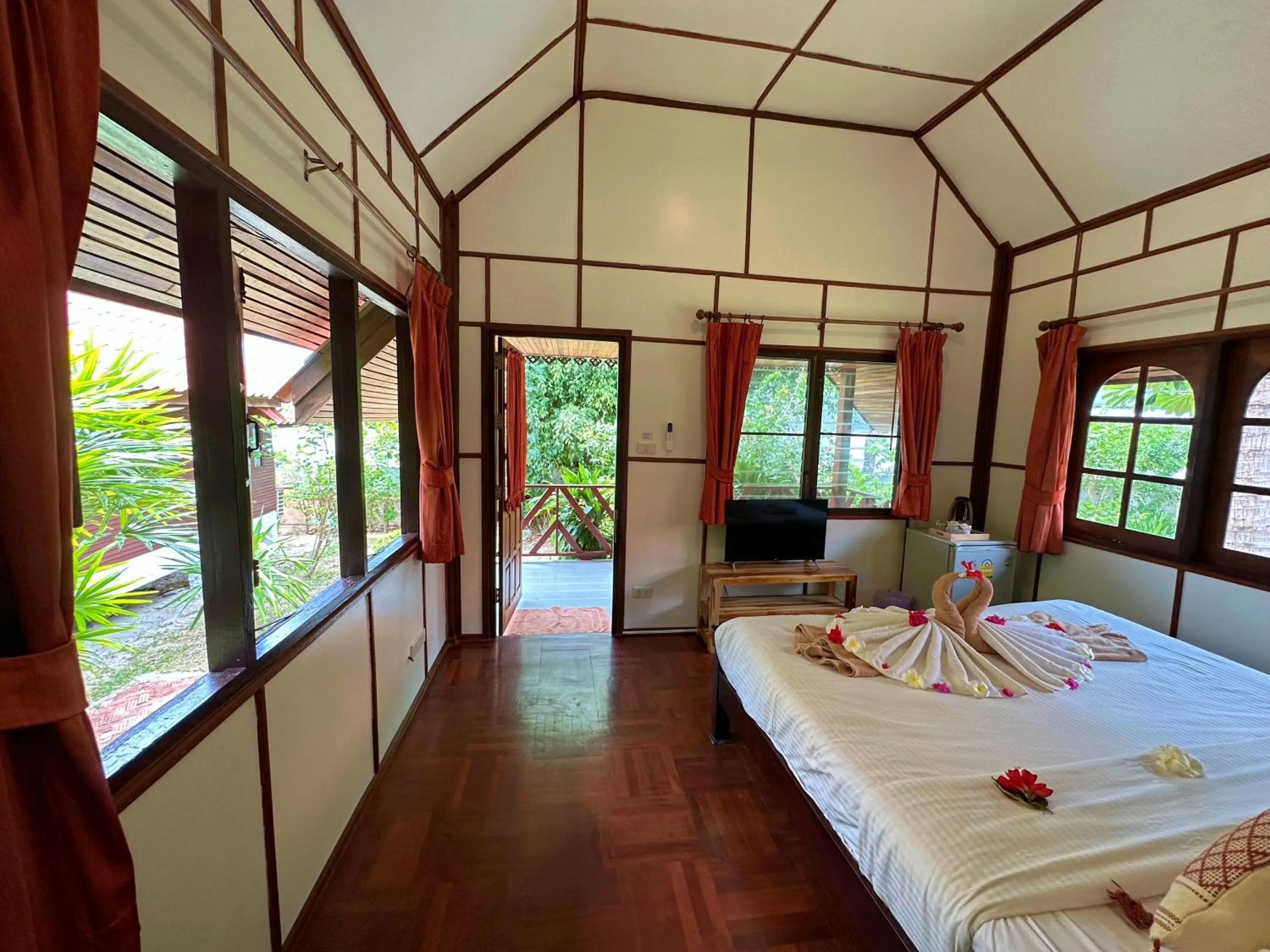 Bed in Bangrak Pier Bungalow