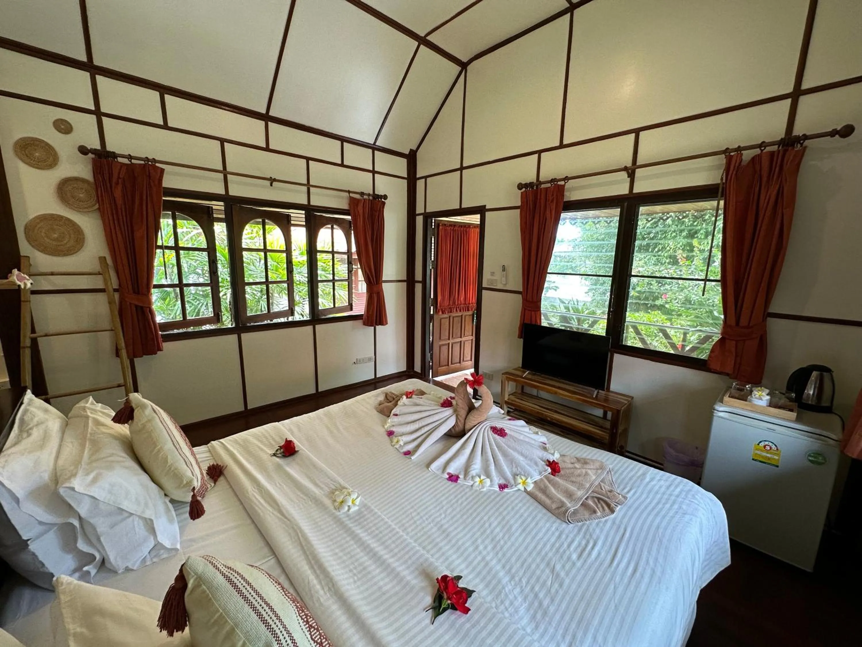 Bed in Bangrak Pier Bungalow