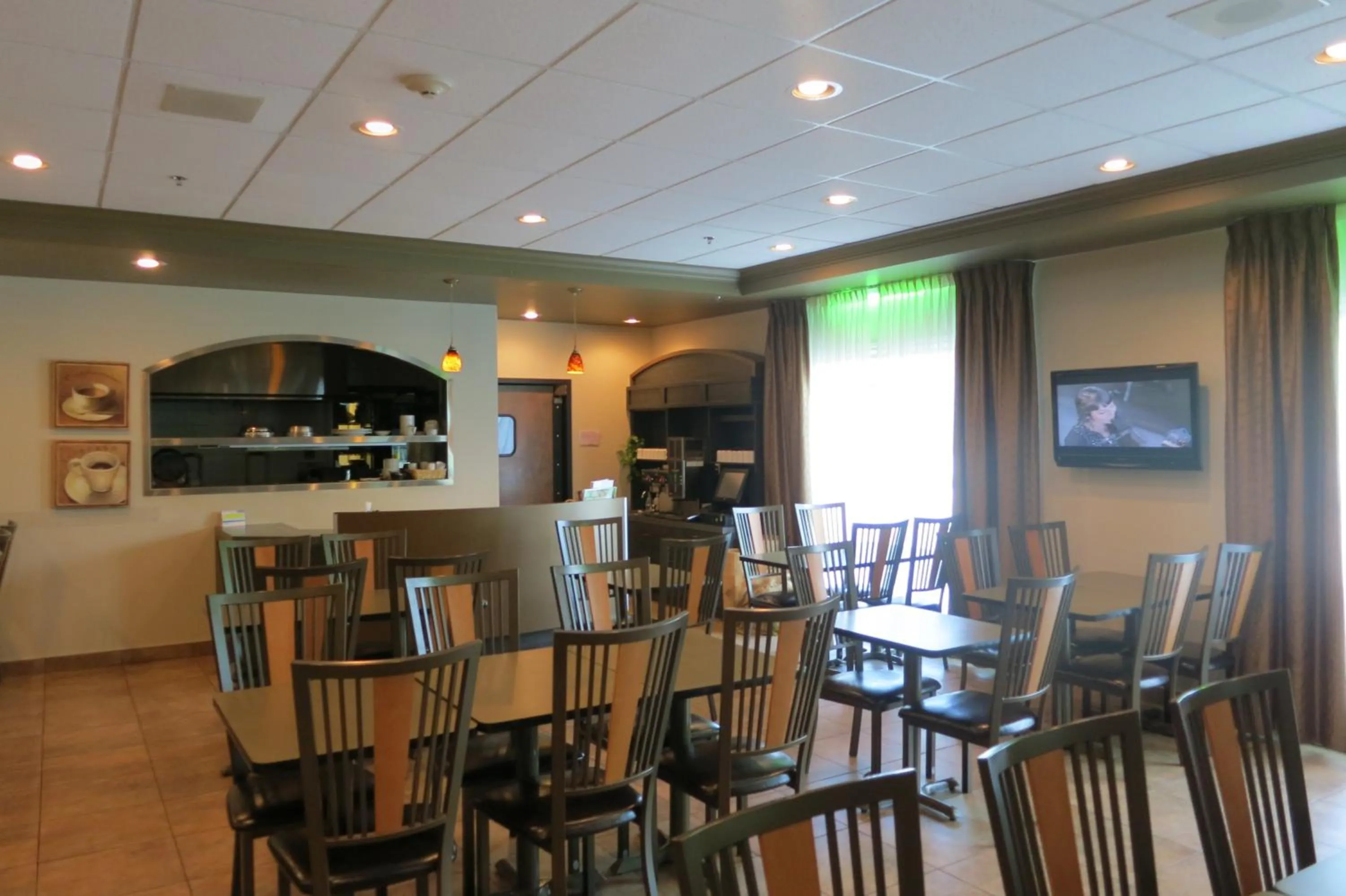 Food and drinks in Days Inn by Wyndham Levis