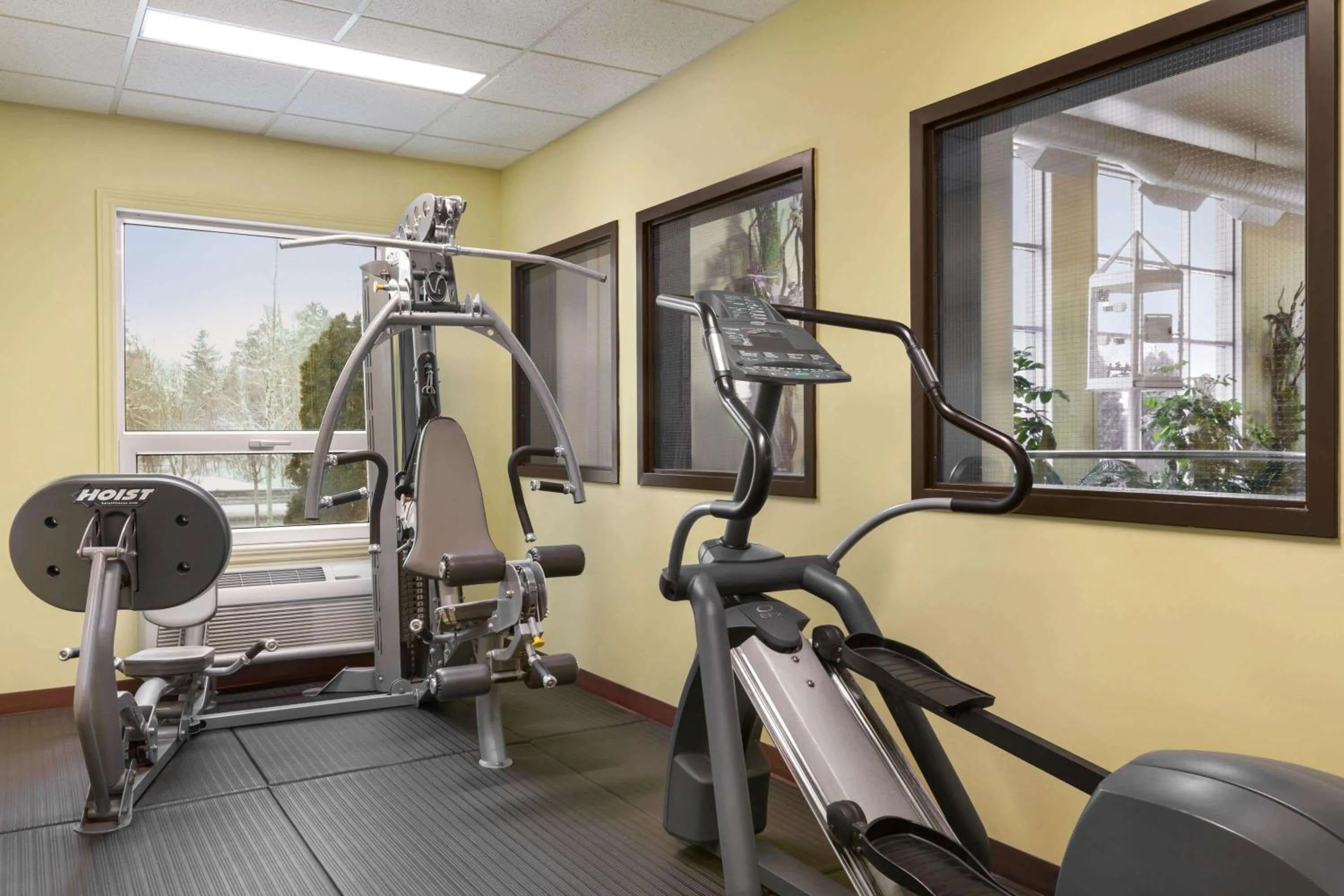 Fitness centre/facilities in Days Inn by Wyndham Levis