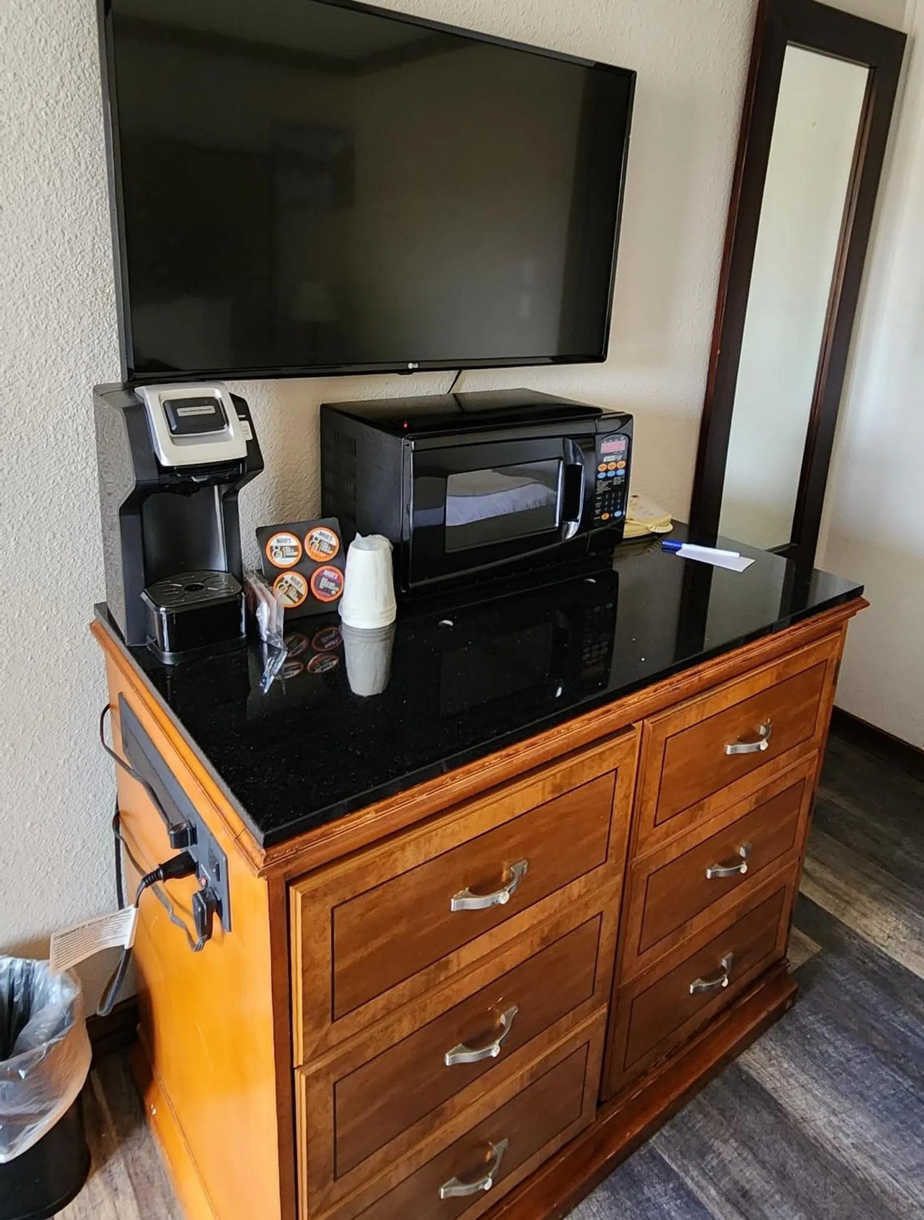 Coffee/tea facilities in The Dalles Inn