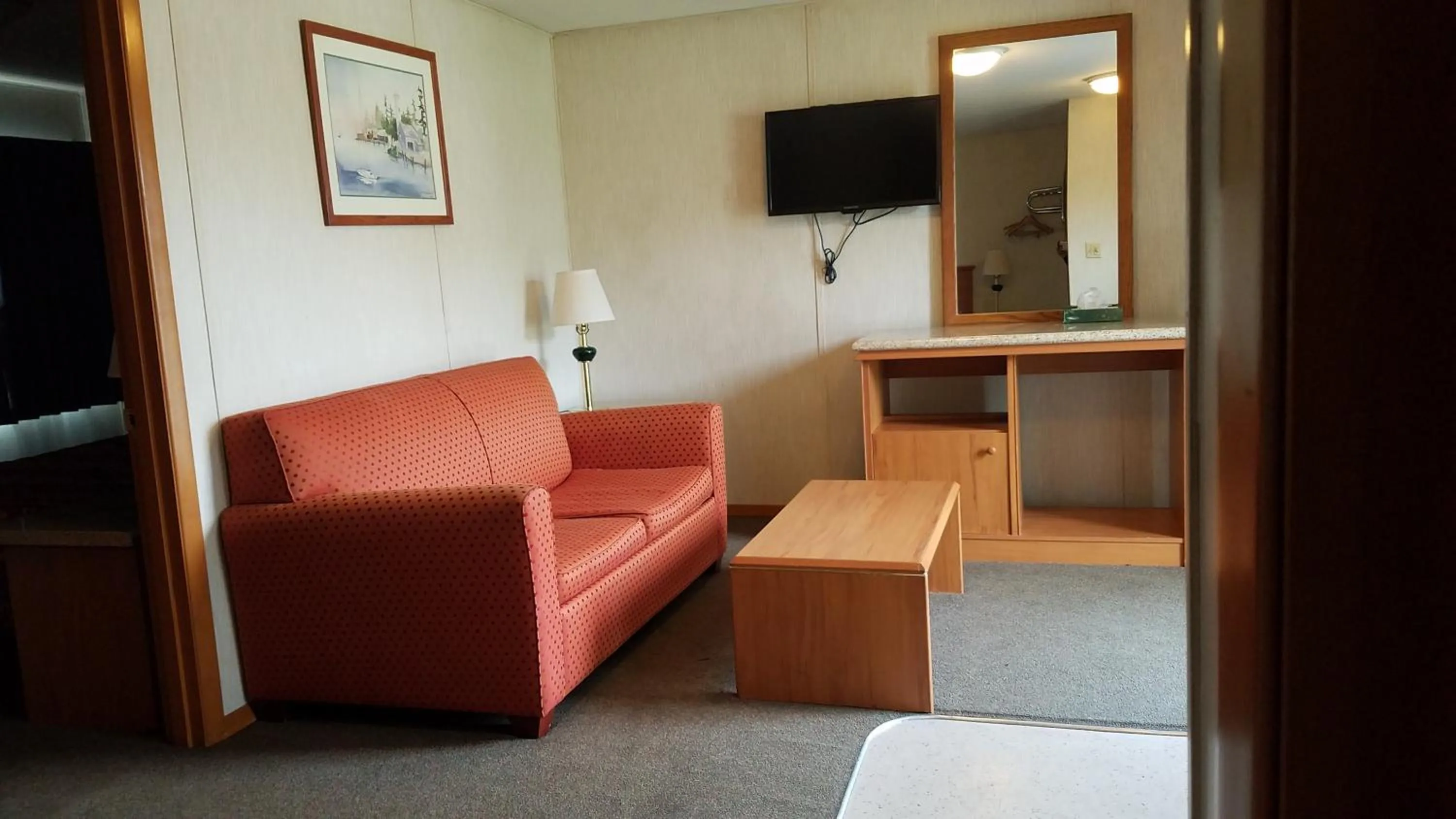 TV and multimedia in Milwaukie Inn Portland South