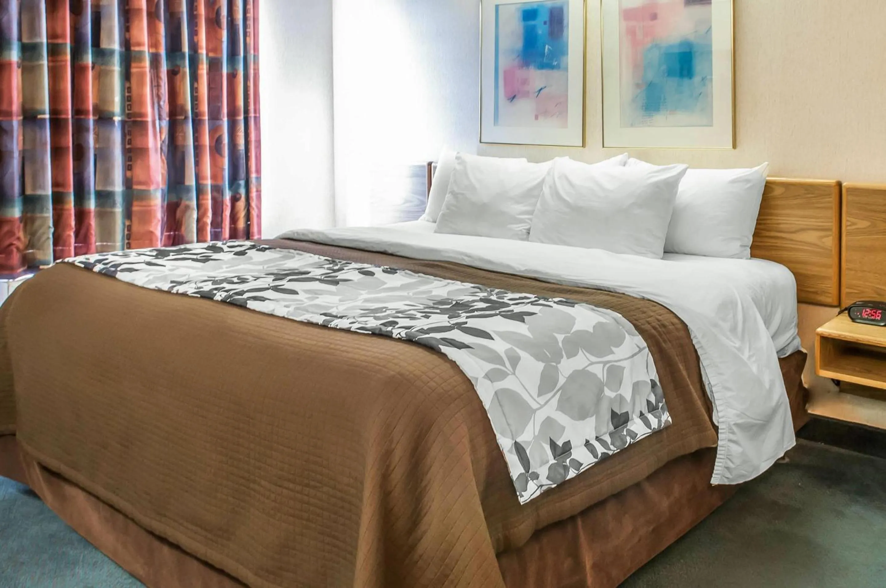 Bedroom, Bed in Sleep Inn University