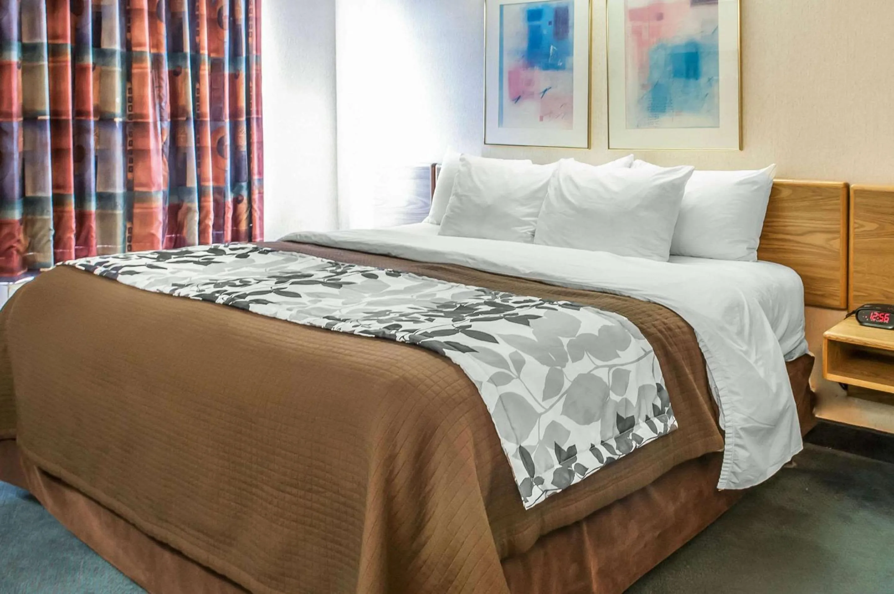 Bedroom, Bed in Sleep Inn University