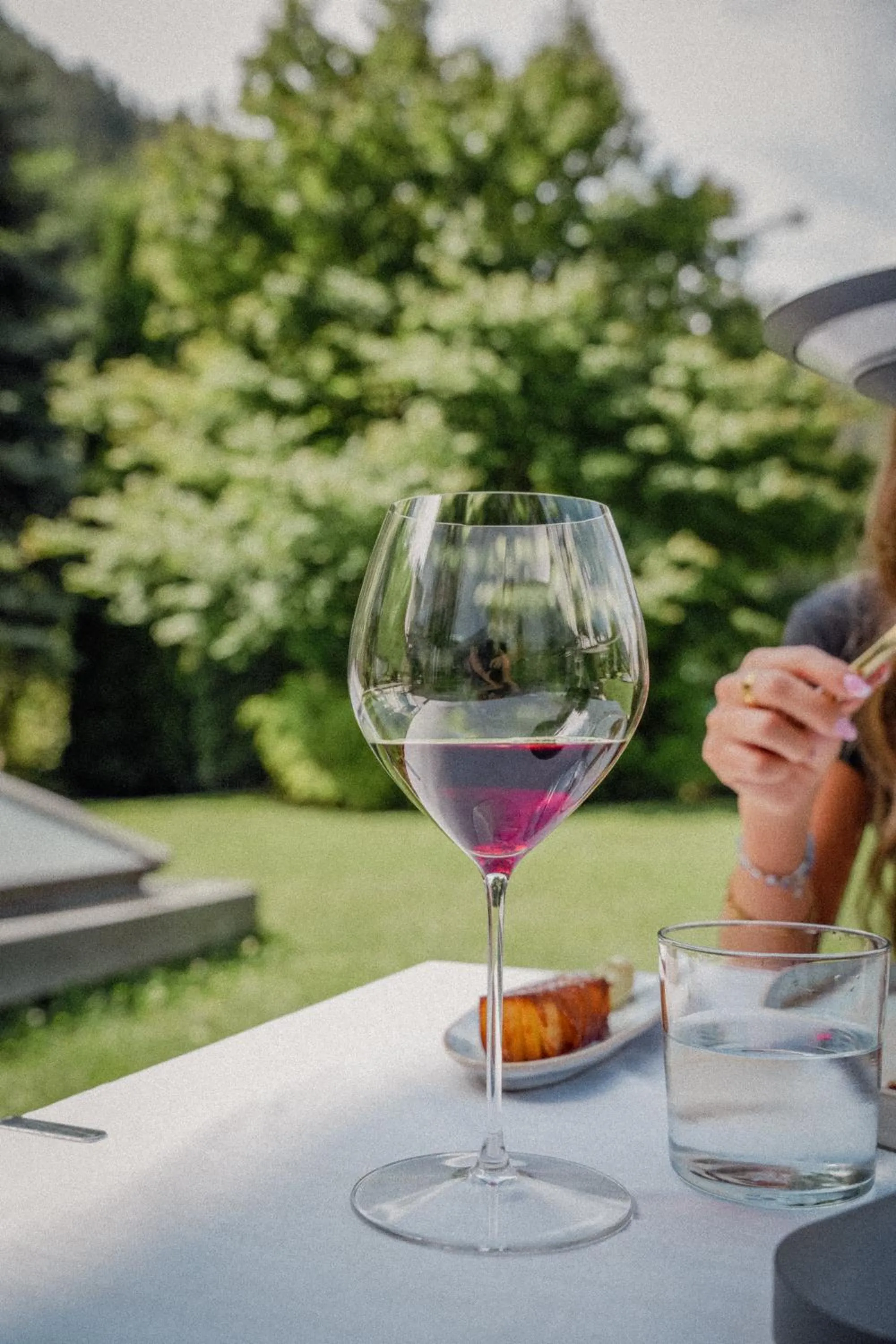 Restaurant/places to eat in Anett hotel