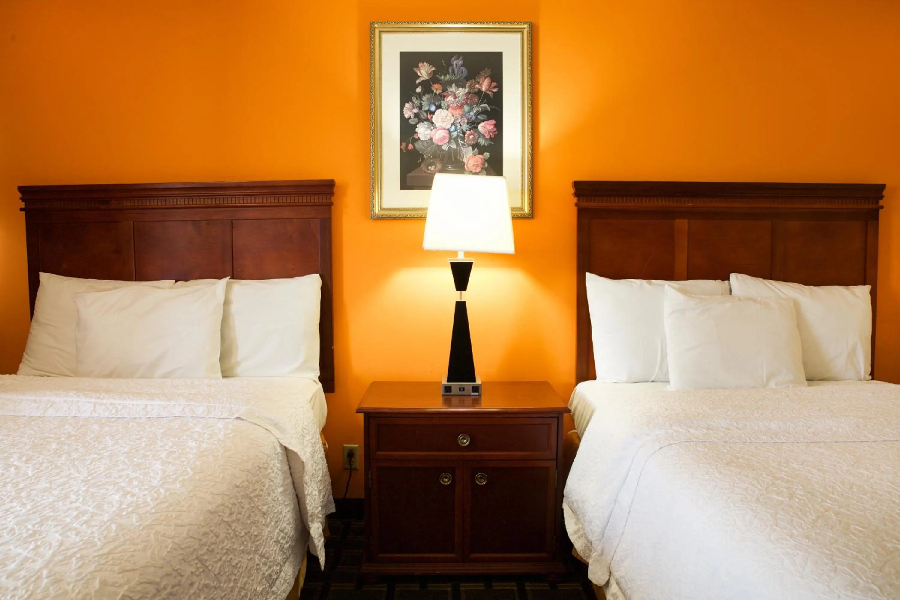 Bed in Highlander Motel