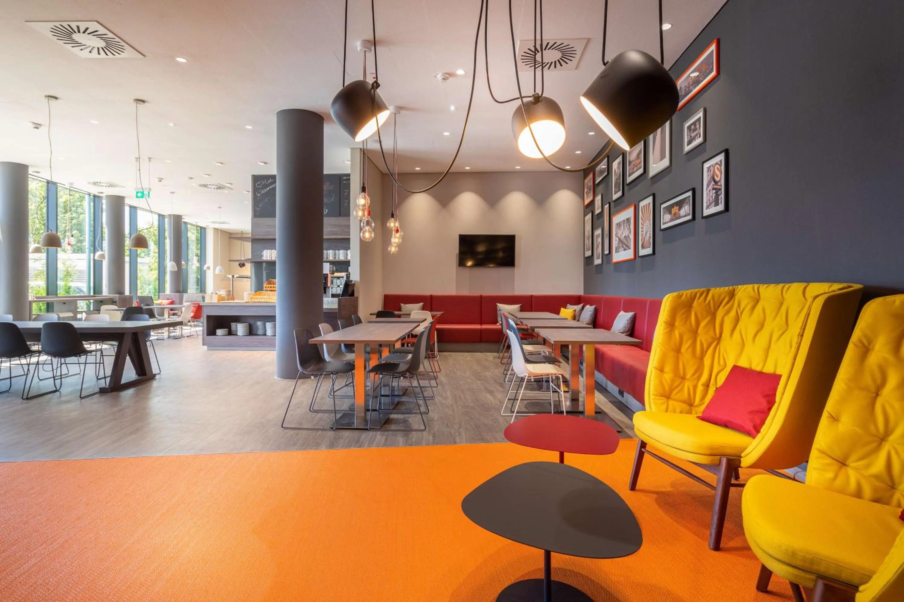 Restaurant/Places to Eat in 7 Days Premium Hotel Berlin-Schönefeld