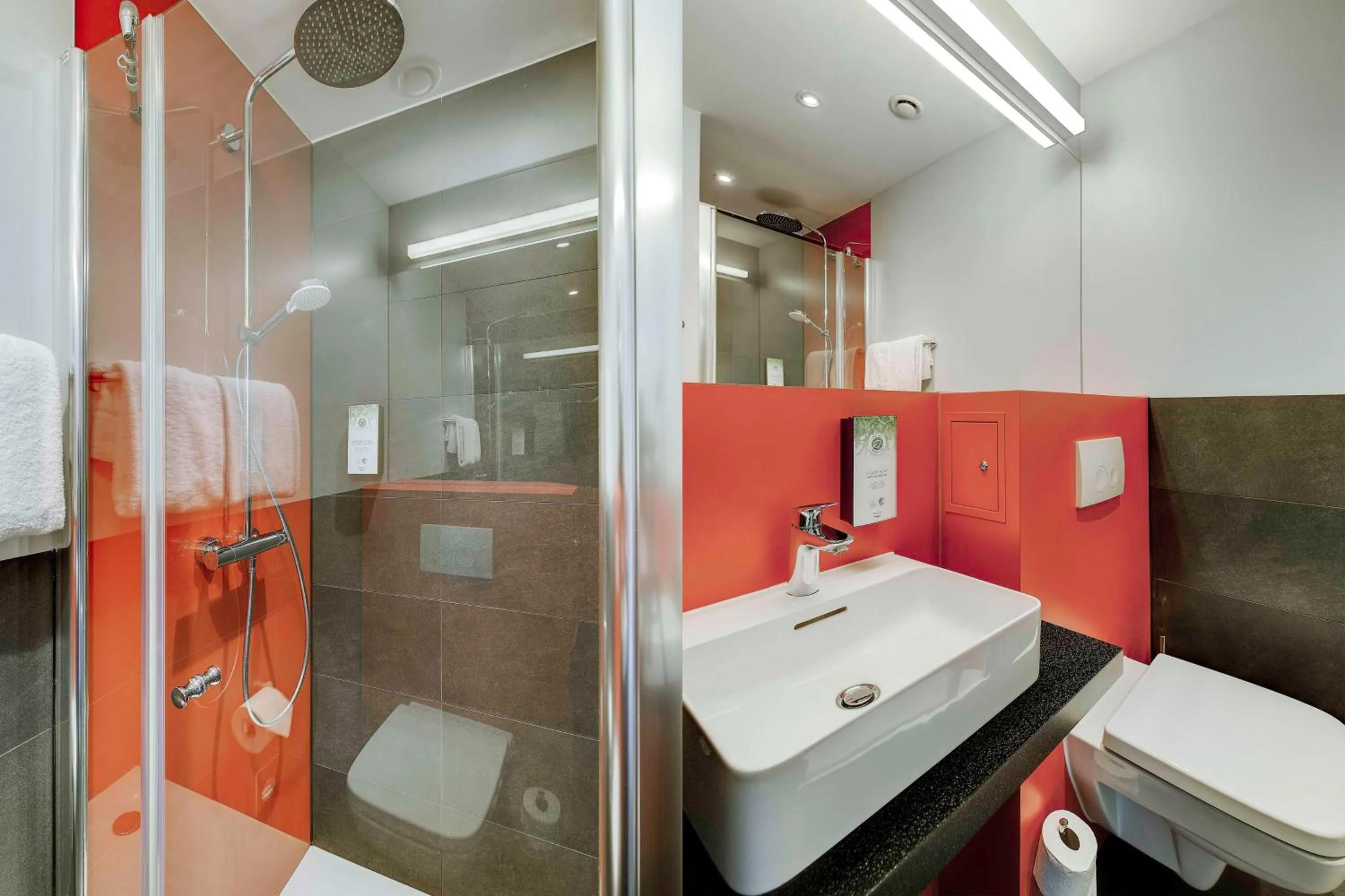 Shower, Bathroom in 7 Days Premium Hotel Berlin-Schönefeld