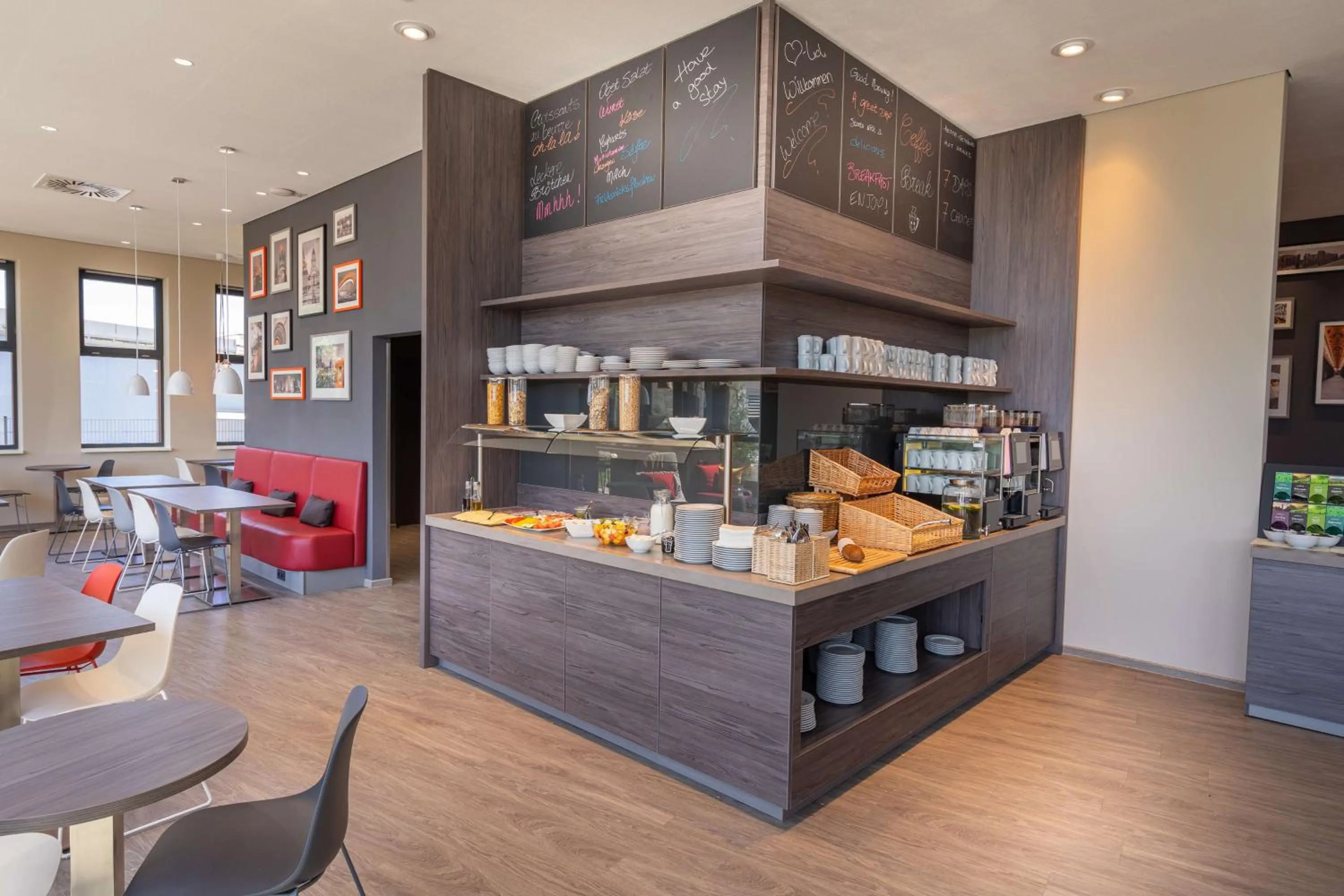 Coffee/tea facilities in 7 Days Premium Hotel Berlin-Schönefeld