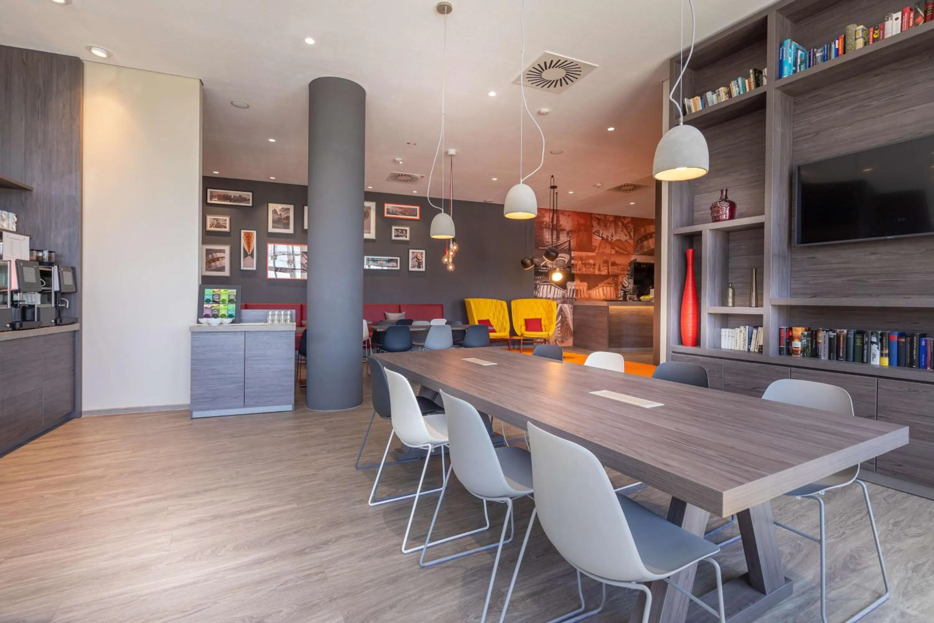 Lobby or reception, Lounge/Bar in 7 Days Premium Hotel Berlin-Schönefeld