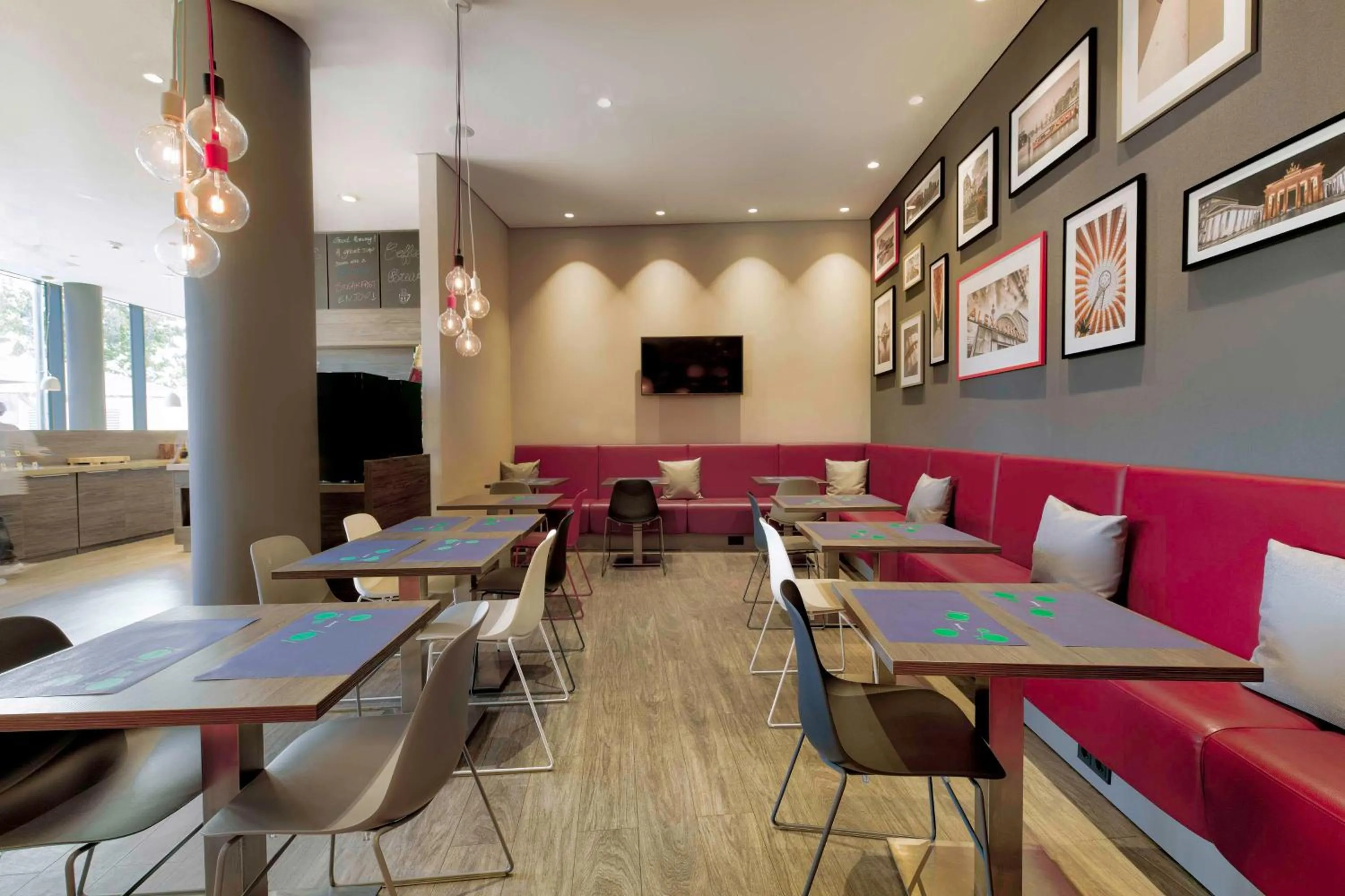 Lobby or reception, Restaurant/Places to Eat in 7 Days Premium Hotel Berlin-Schönefeld