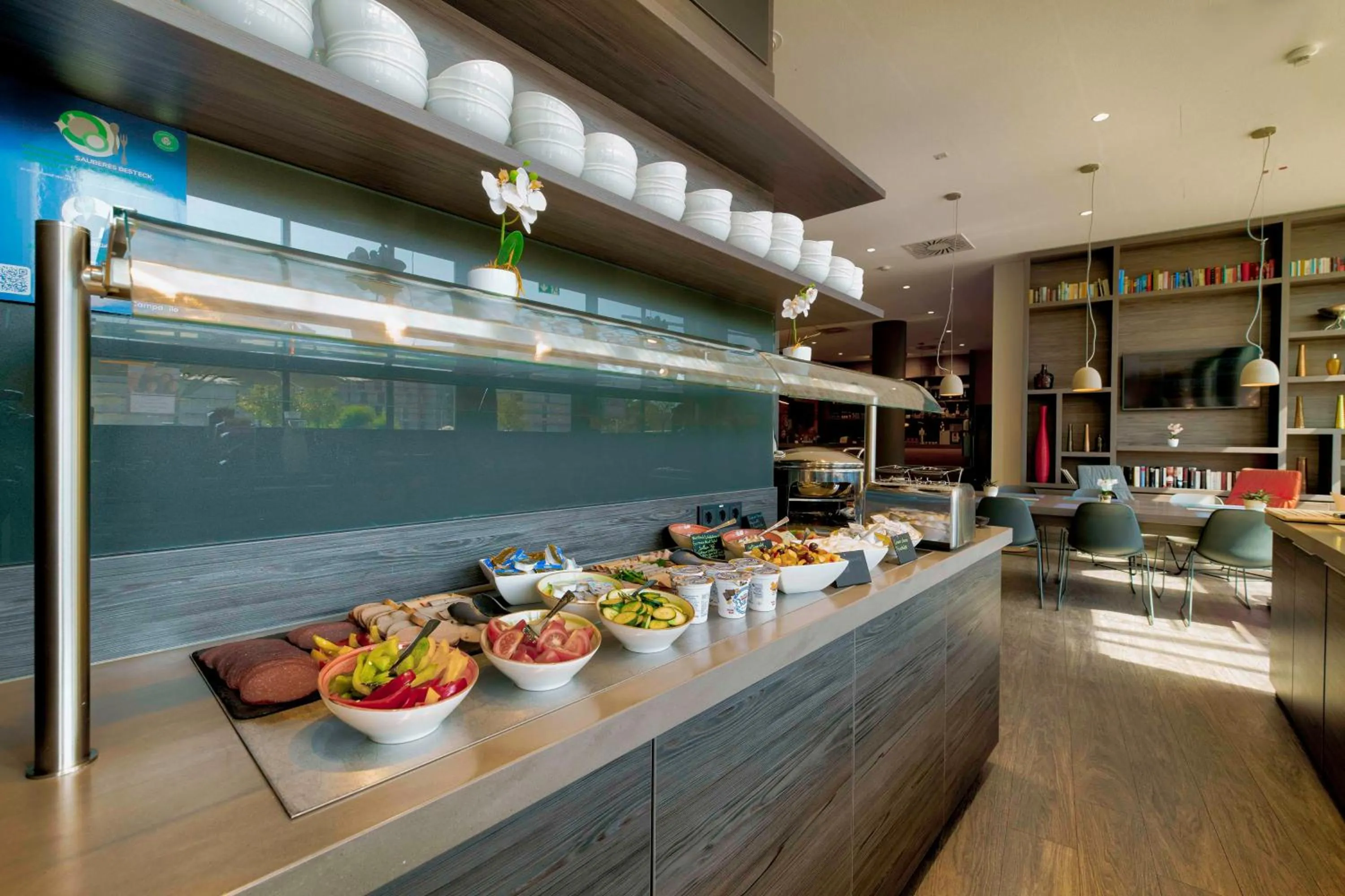 Food and drinks, Restaurant/Places to Eat in 7 Days Premium Hotel Berlin-Schönefeld