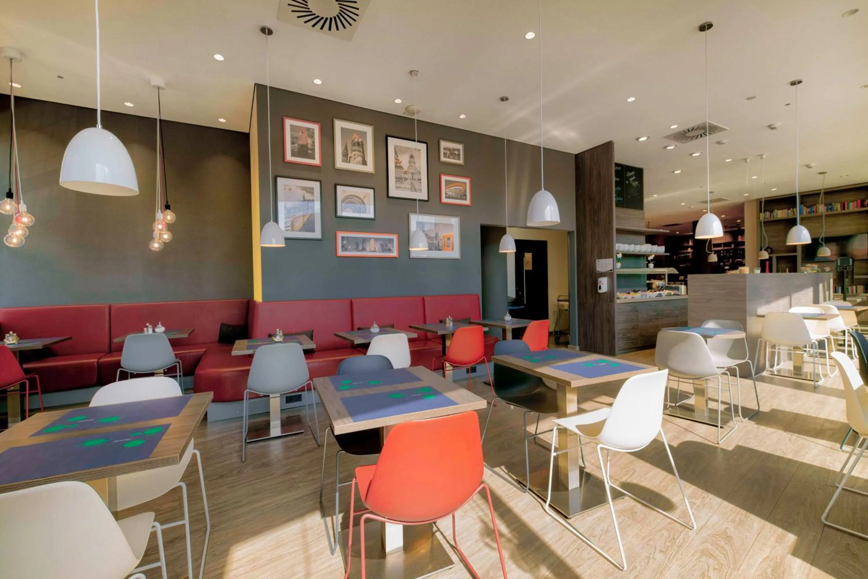 Lobby or reception, Restaurant/Places to Eat in 7 Days Premium Hotel Berlin-Schönefeld