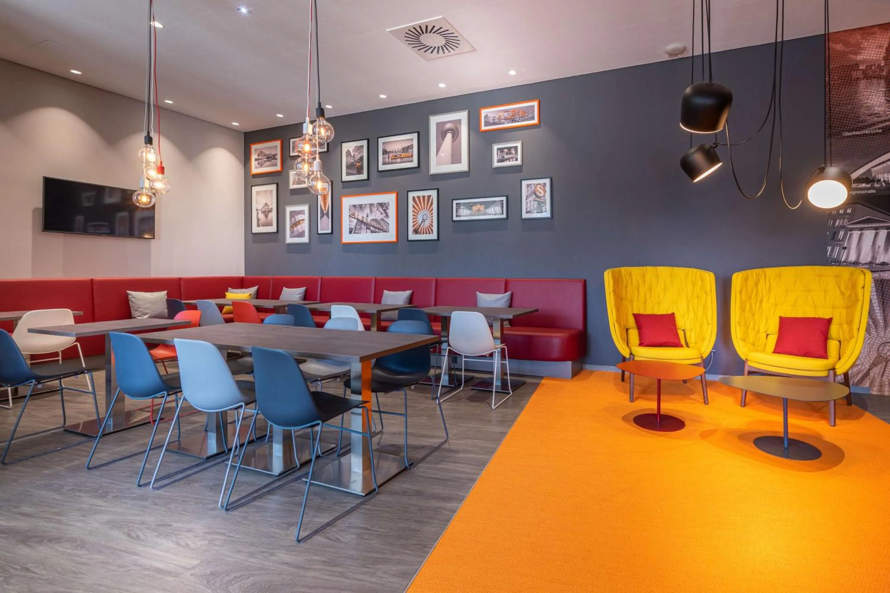 Lobby or reception, Restaurant/Places to Eat in 7 Days Premium Hotel Berlin-Schönefeld