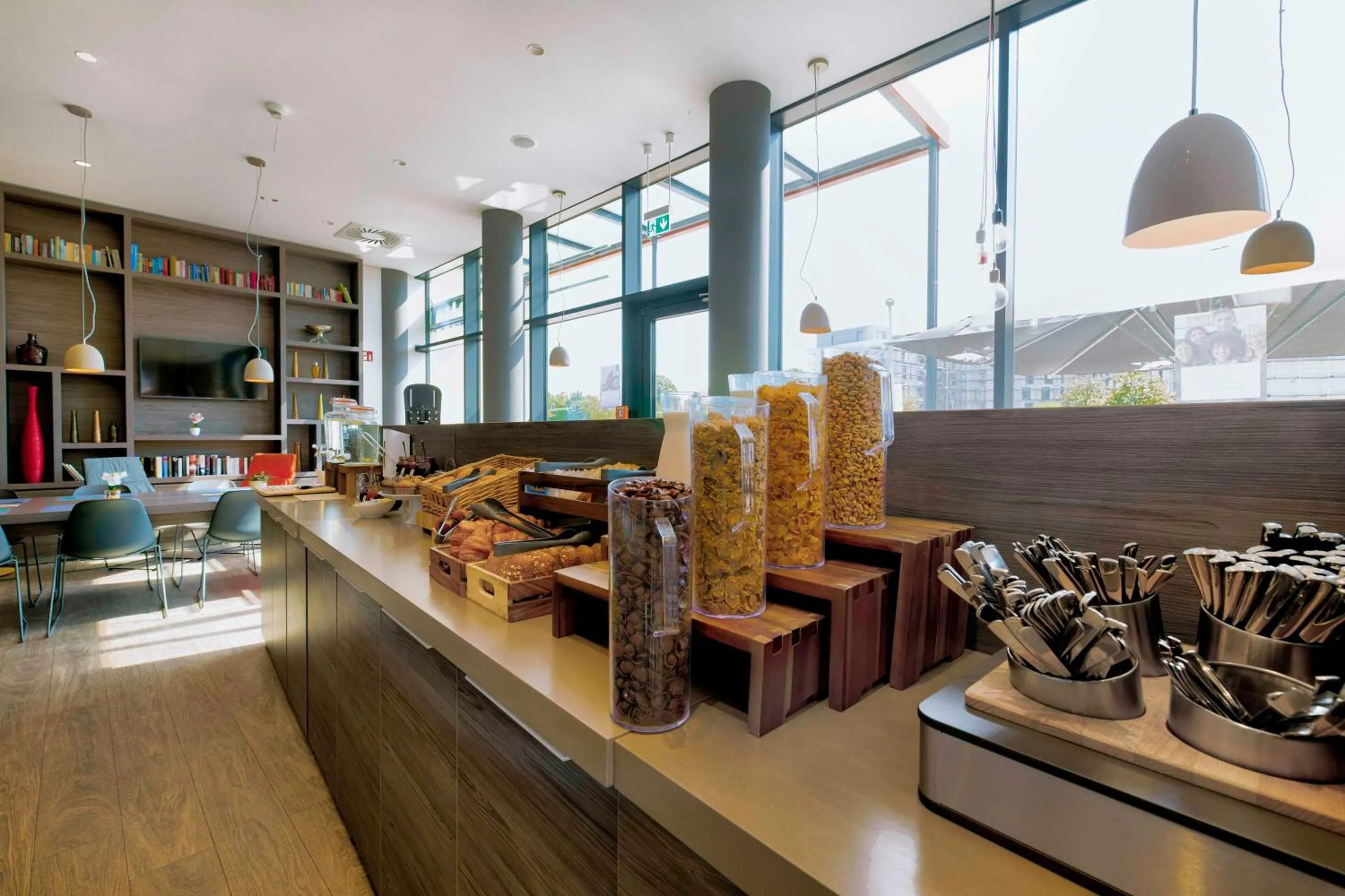 Food and drinks in 7 Days Premium Hotel Berlin-Schönefeld