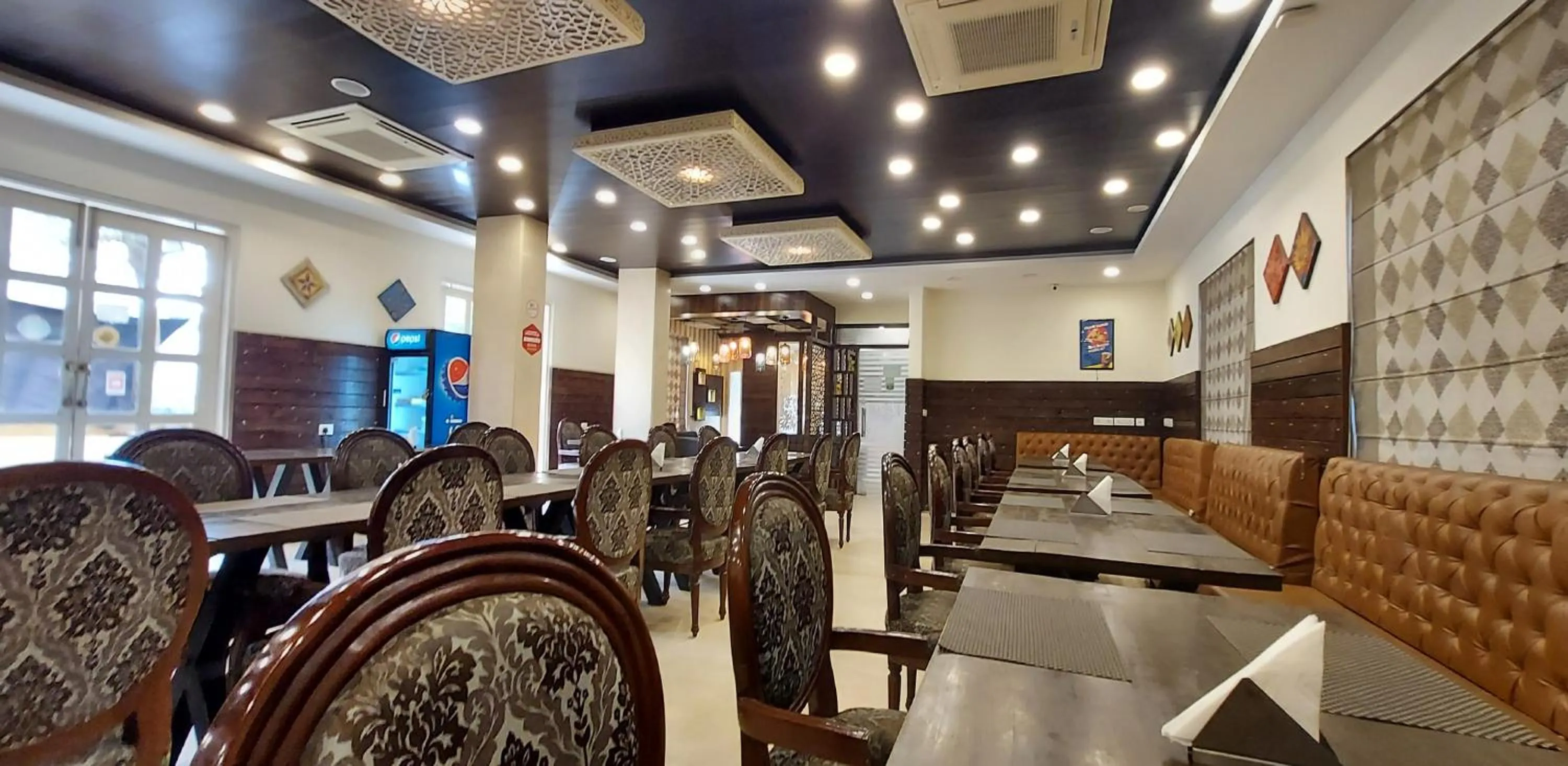 Restaurant/places to eat in Hotel The Orion