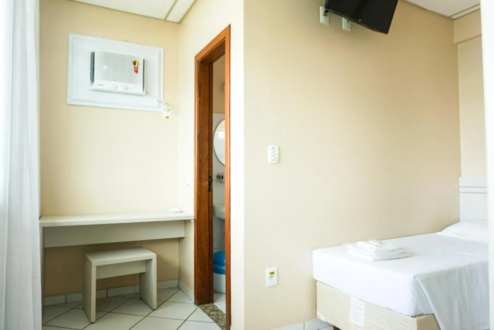 Bedroom, Bed in Lord Hotel Camburi