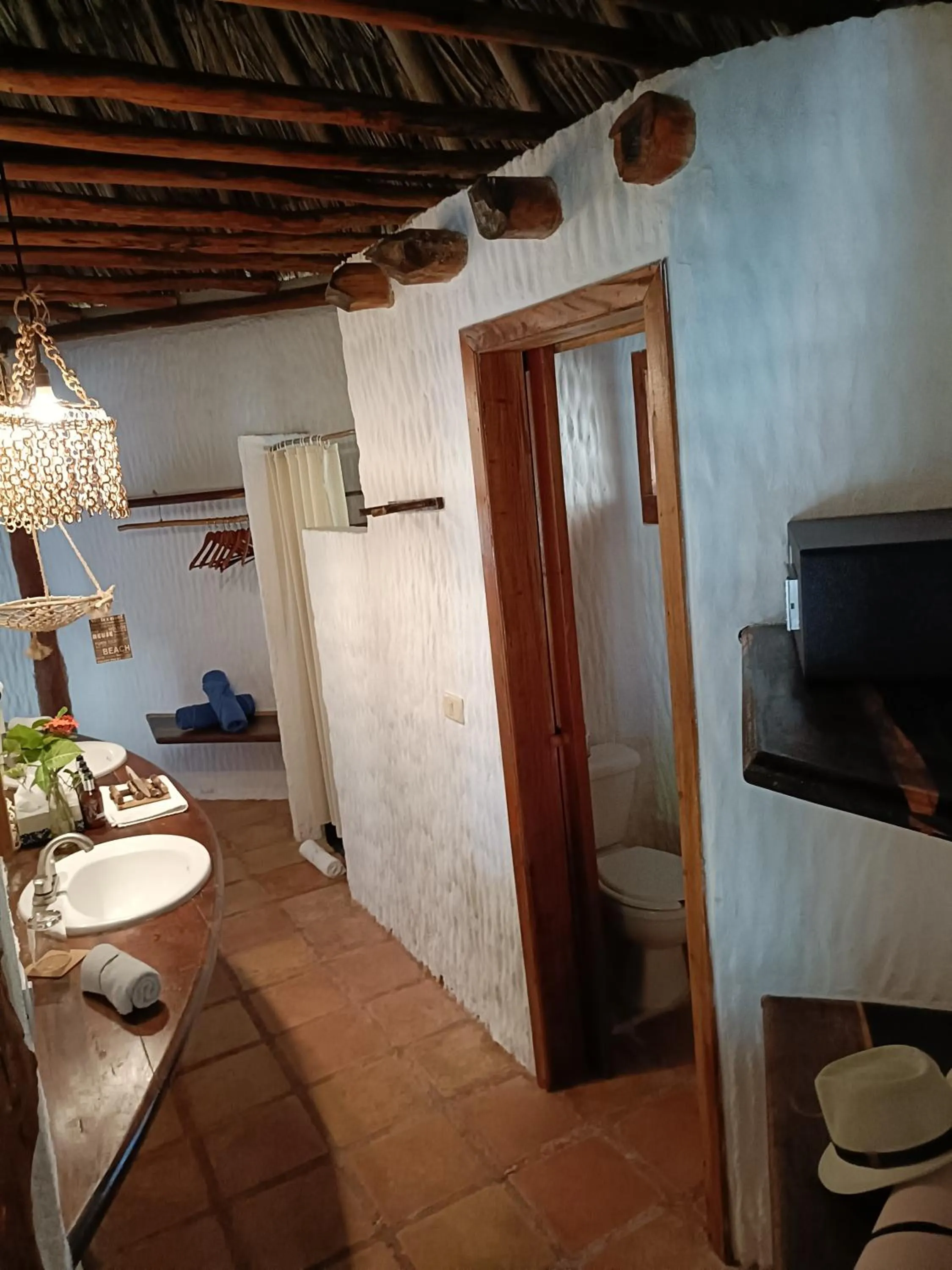 Bathroom in Holbox by Xaloc