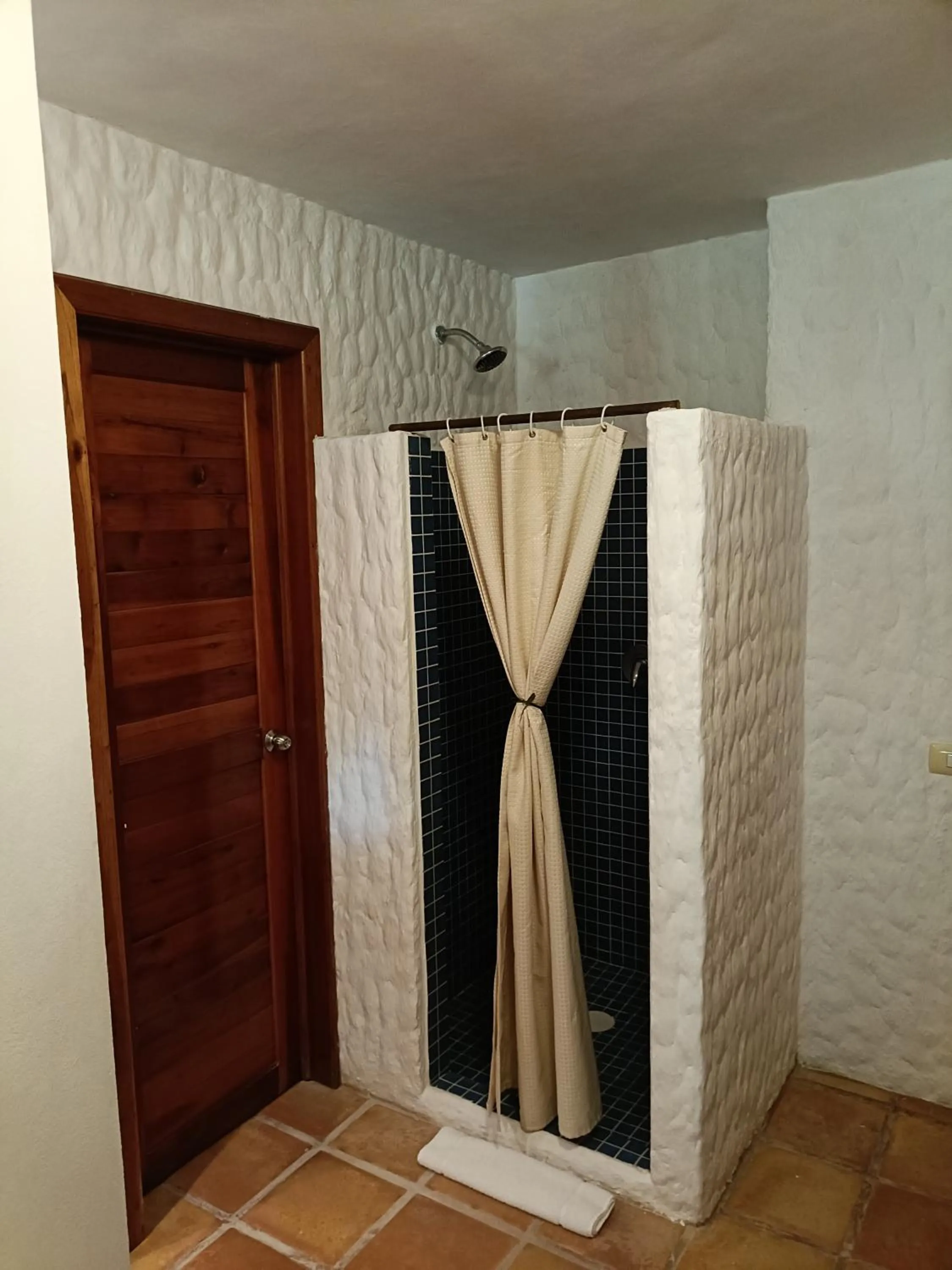 Bathroom in Holbox by Xaloc