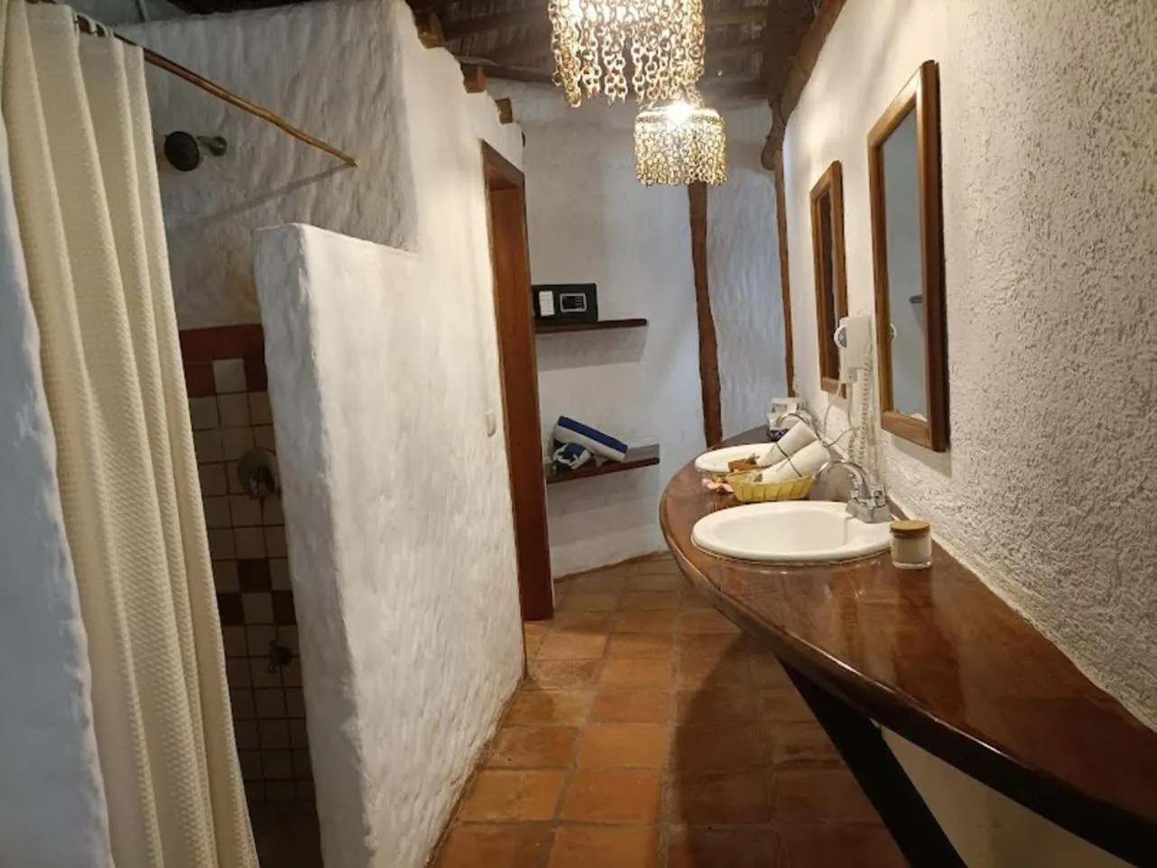 Bathroom in Holbox by Xaloc