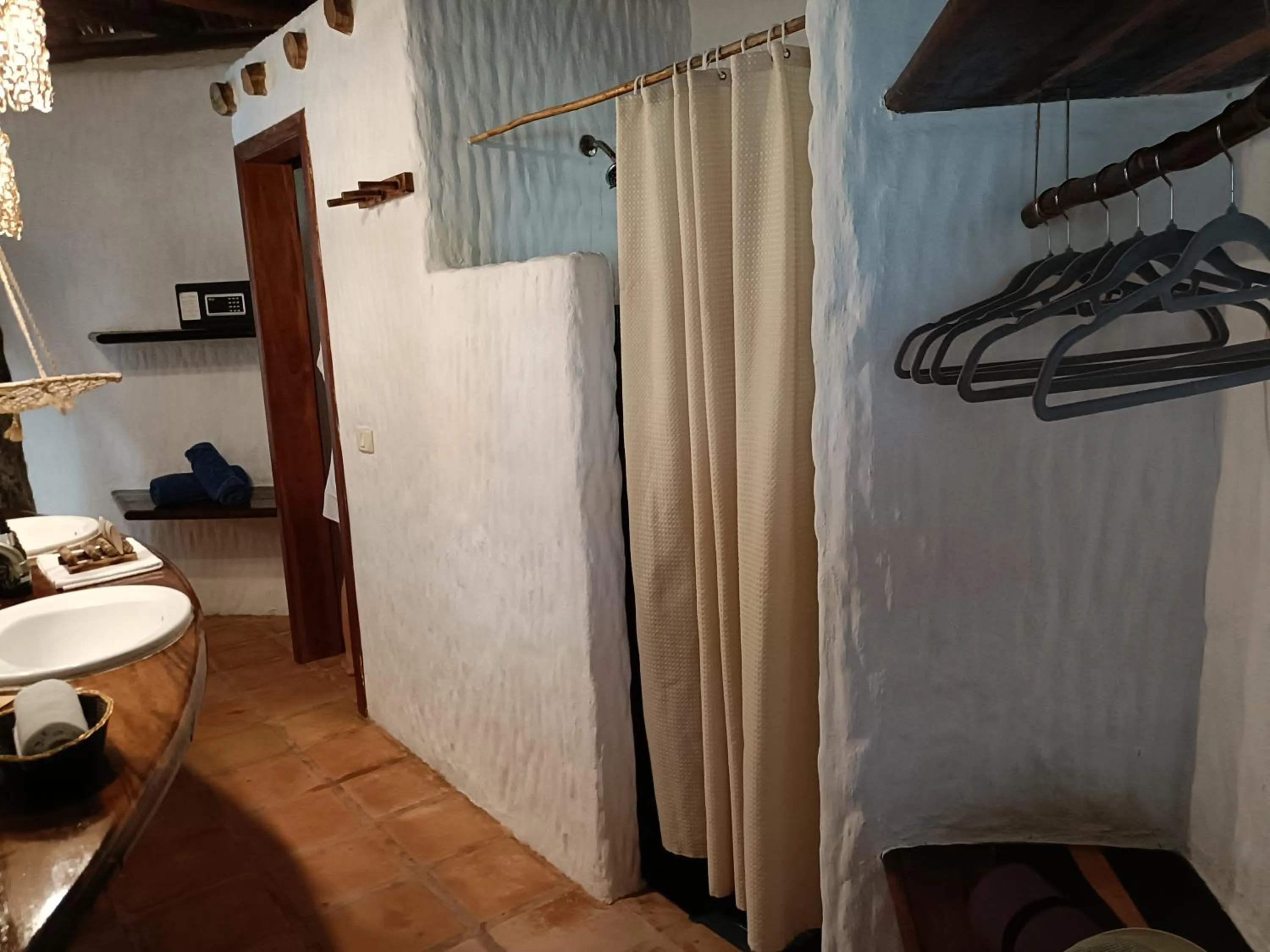 Bathroom in Holbox by Xaloc