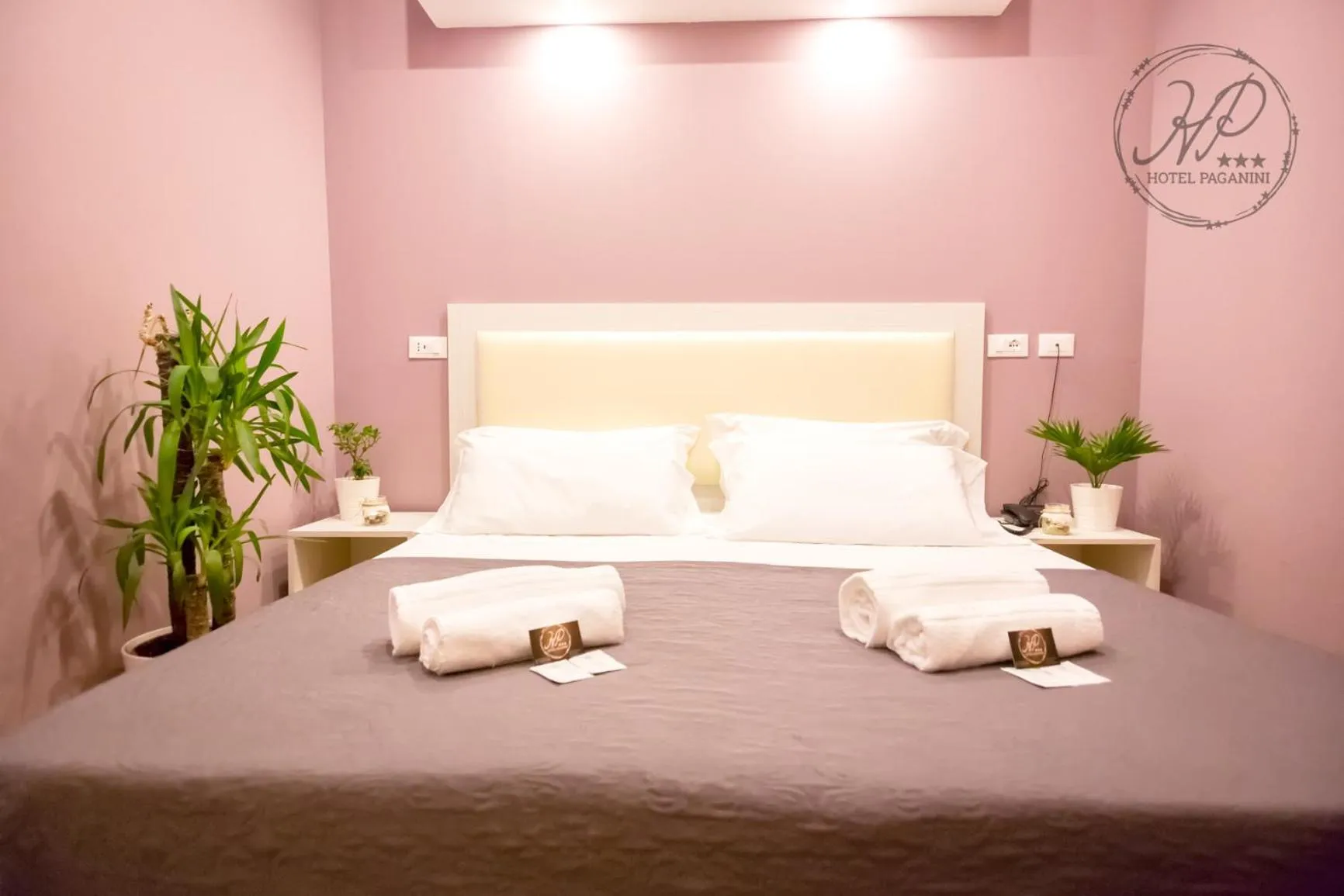 Property logo or sign, Bed in Hotel Paganini