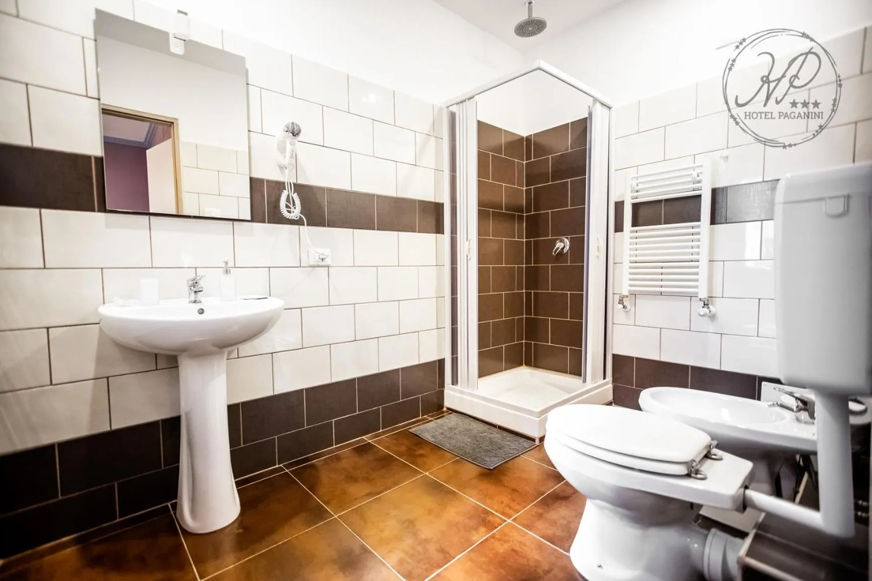 Shower in Hotel Paganini