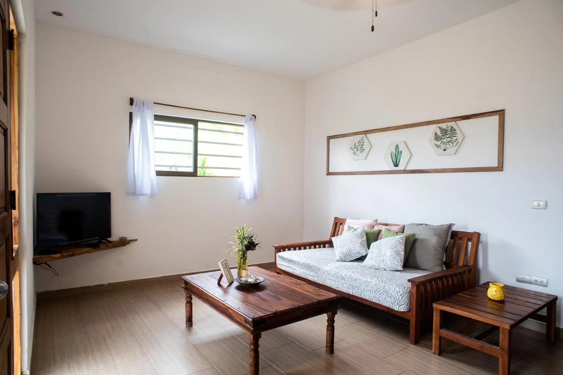 TV and multimedia in Nautilus Surf & Yoga Villas Santa Teresa