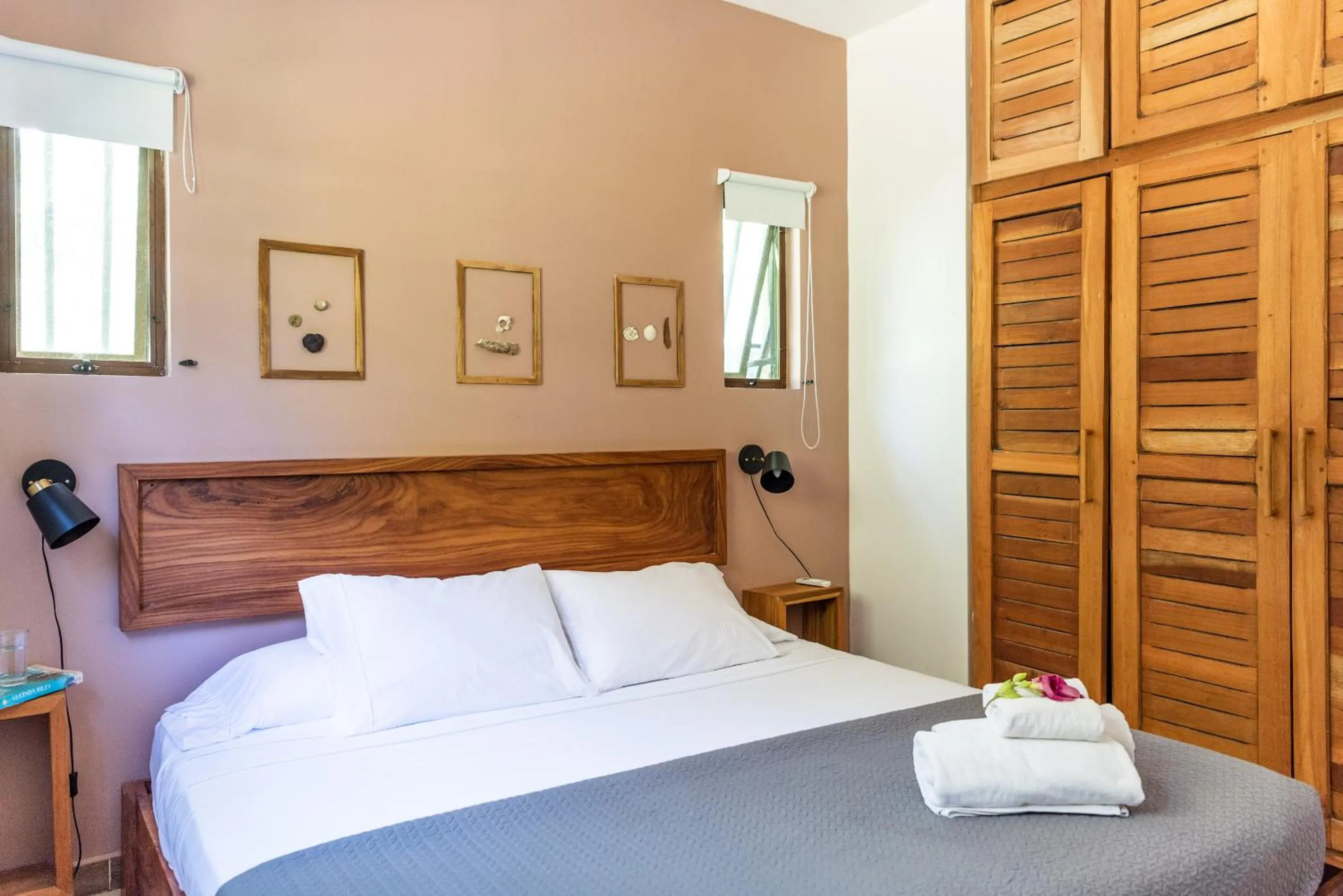 Bed in Nautilus Surf & Yoga Villas Santa Teresa