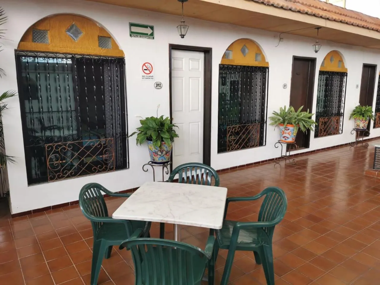 Patio in Hotel Doralba Inn