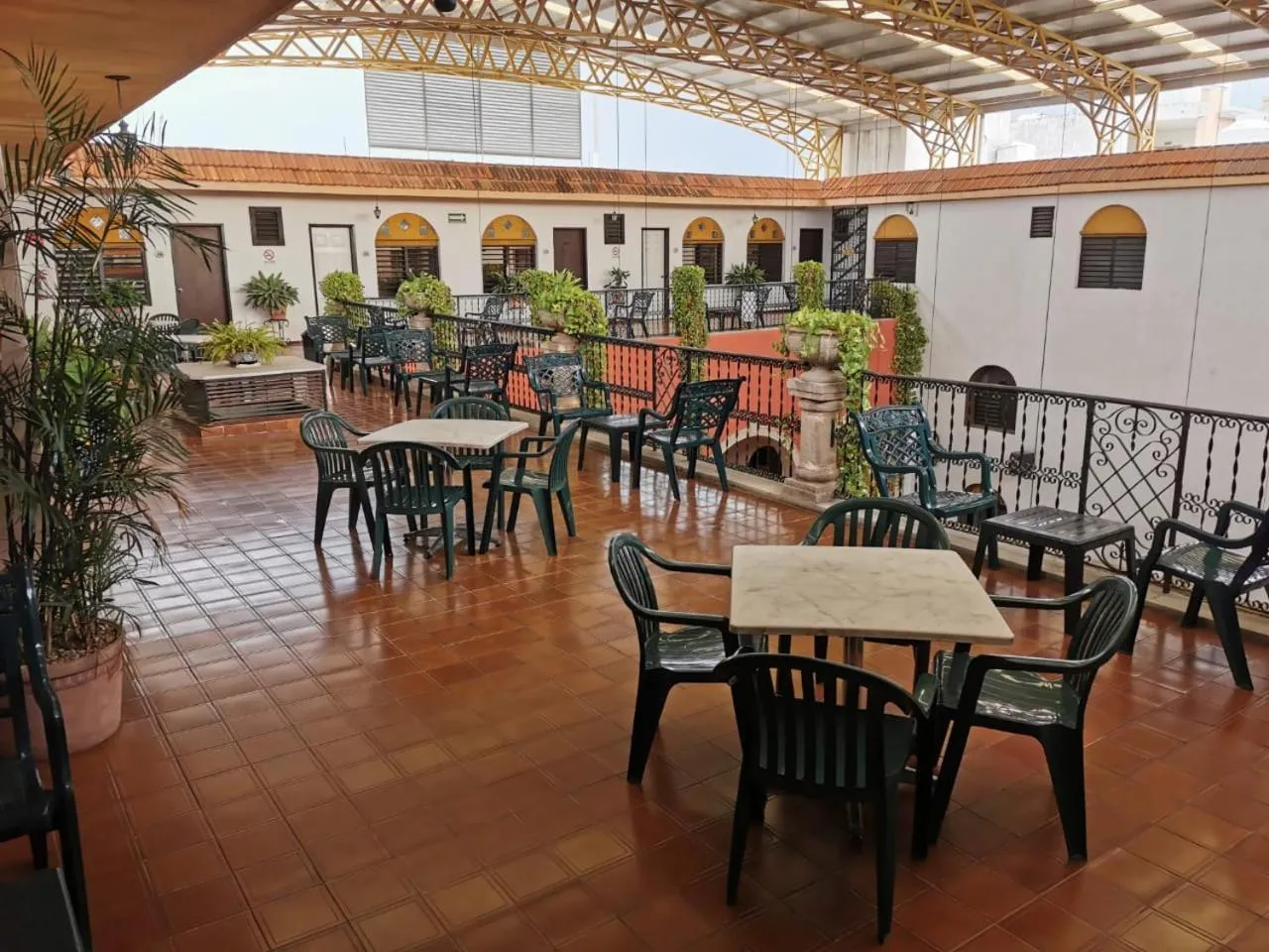 Patio in Hotel Doralba Inn