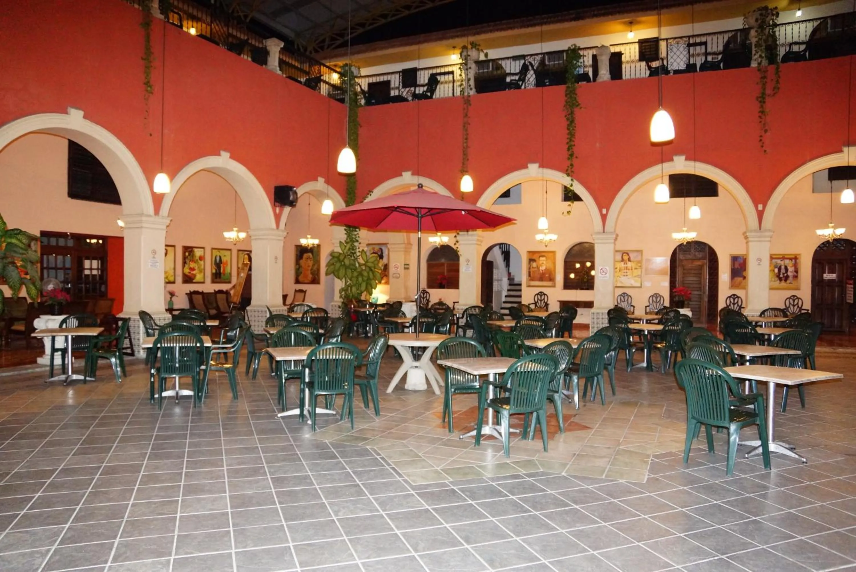 Restaurant/places to eat in Hotel Doralba Inn