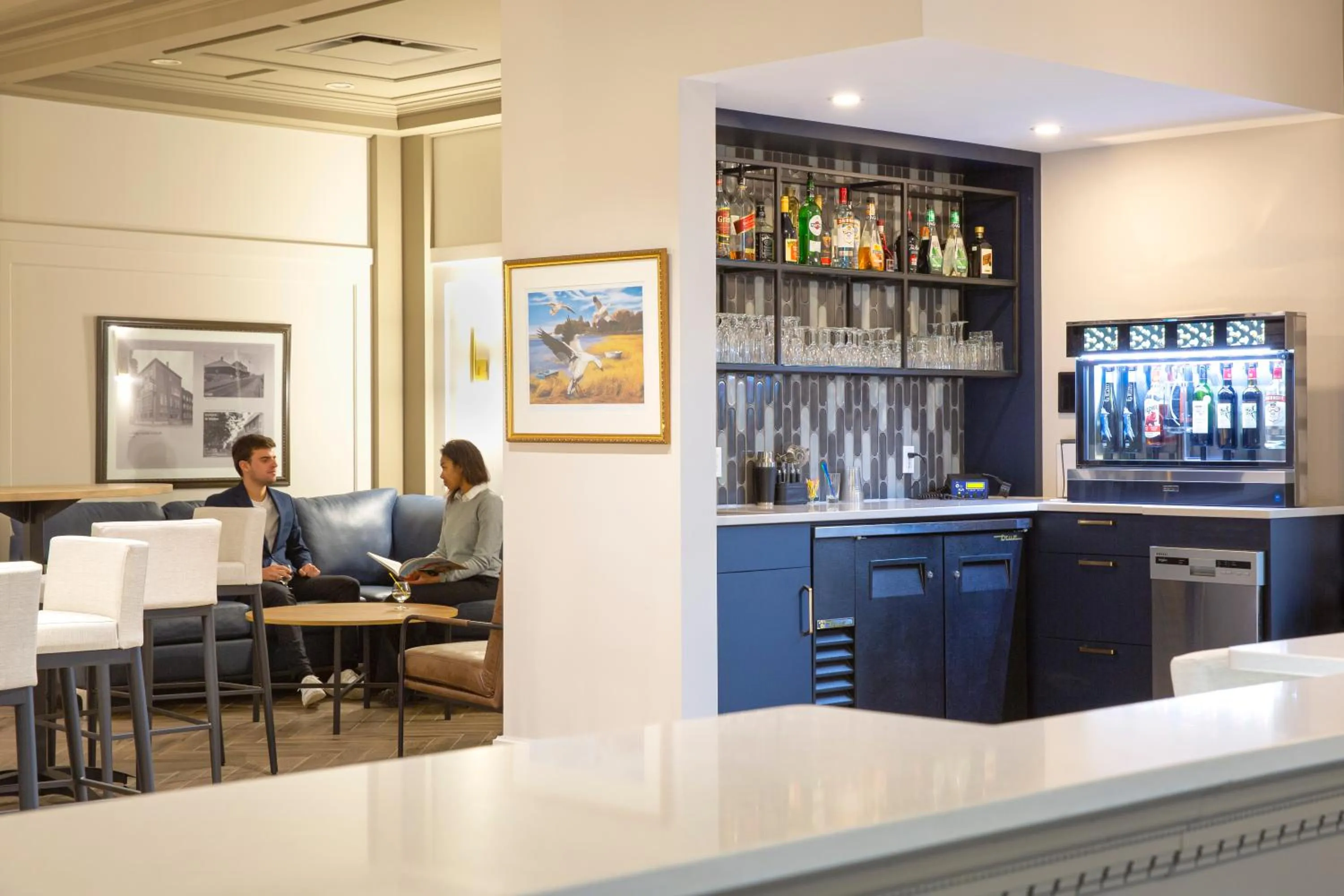 Lounge or bar in Hotel L'Oiseliere Montmagny