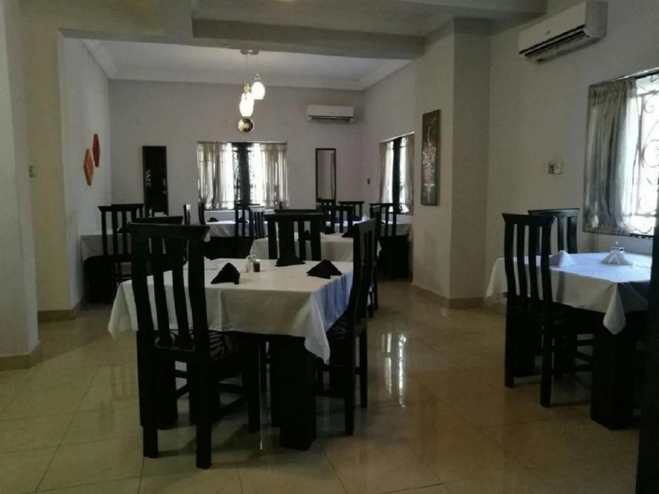 Restaurant/places to eat in Villa Nuee Hotel & Suites Utako, Abuja