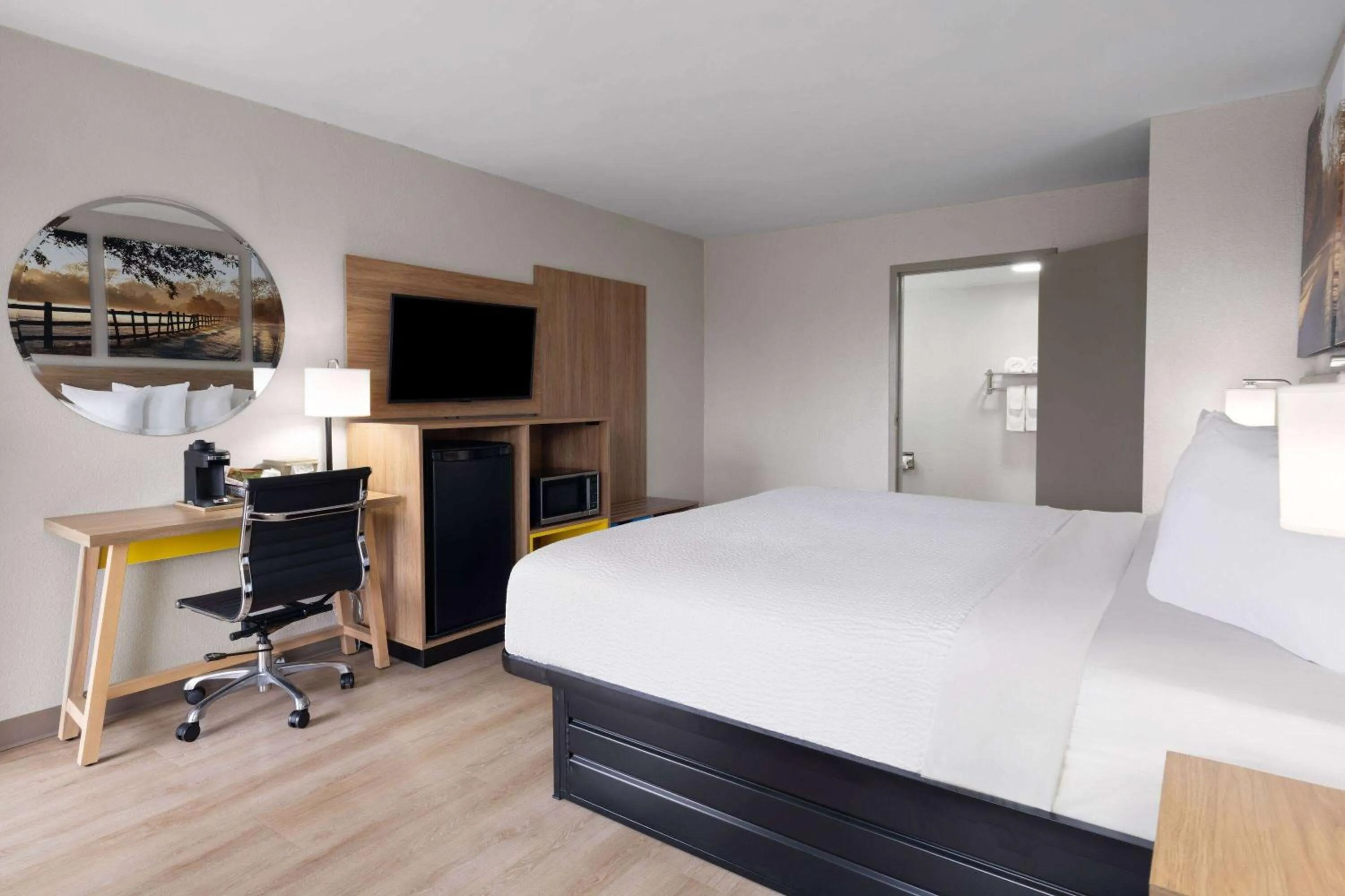 Bed in Days-Inn by Wyndham Montgomery I-85