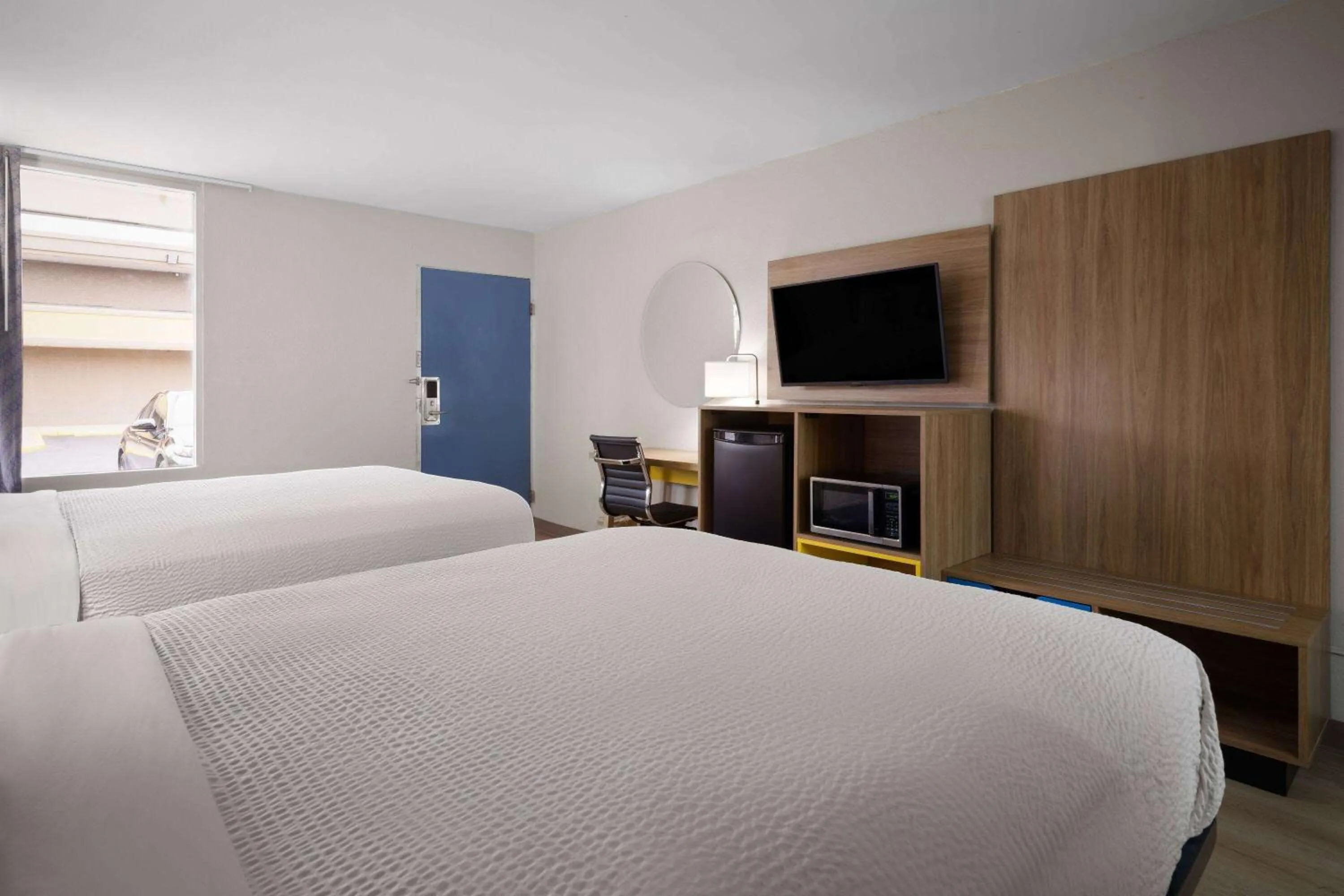 Bed in Days-Inn by Wyndham Montgomery I-85