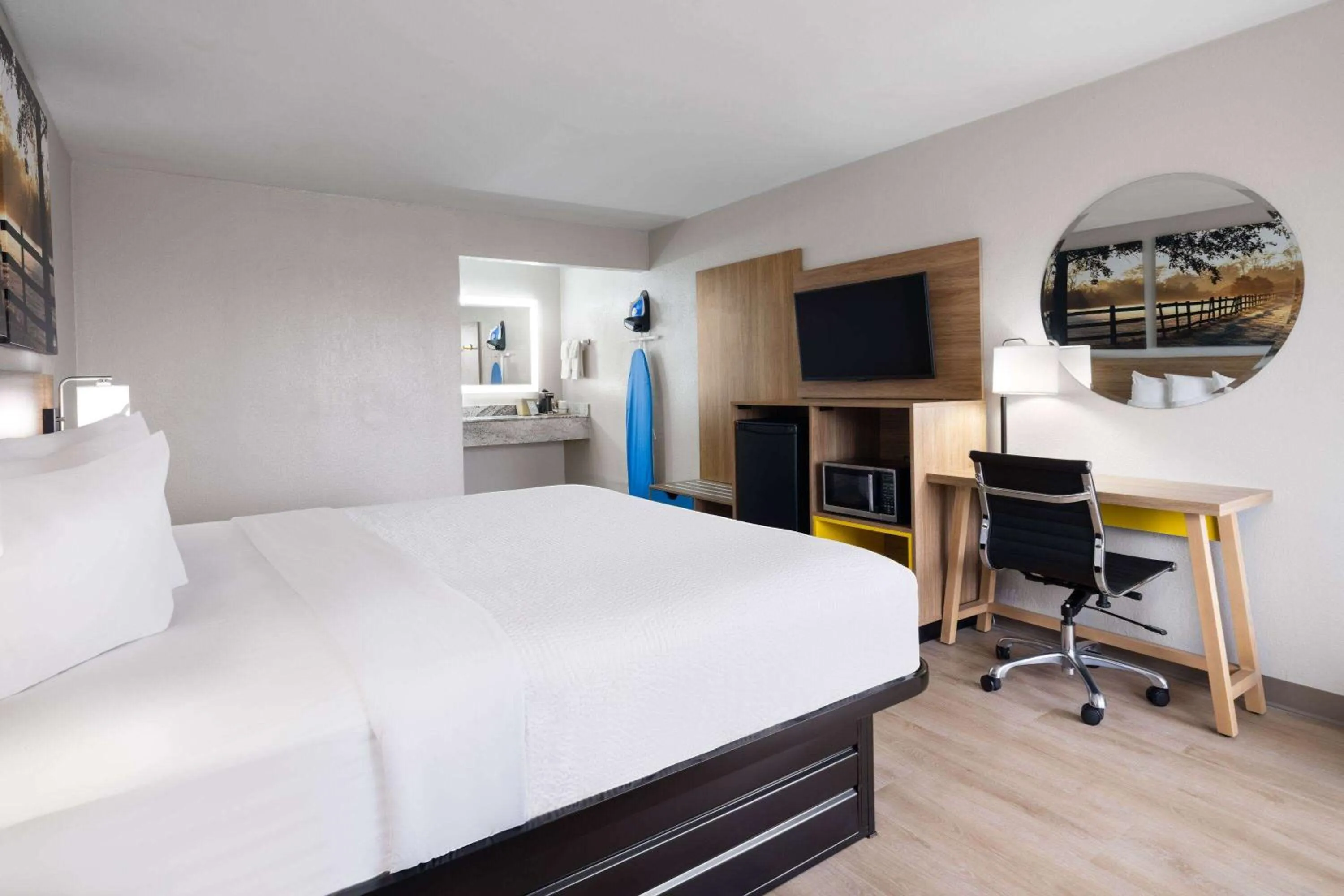 Bed in Days-Inn by Wyndham Montgomery I-85