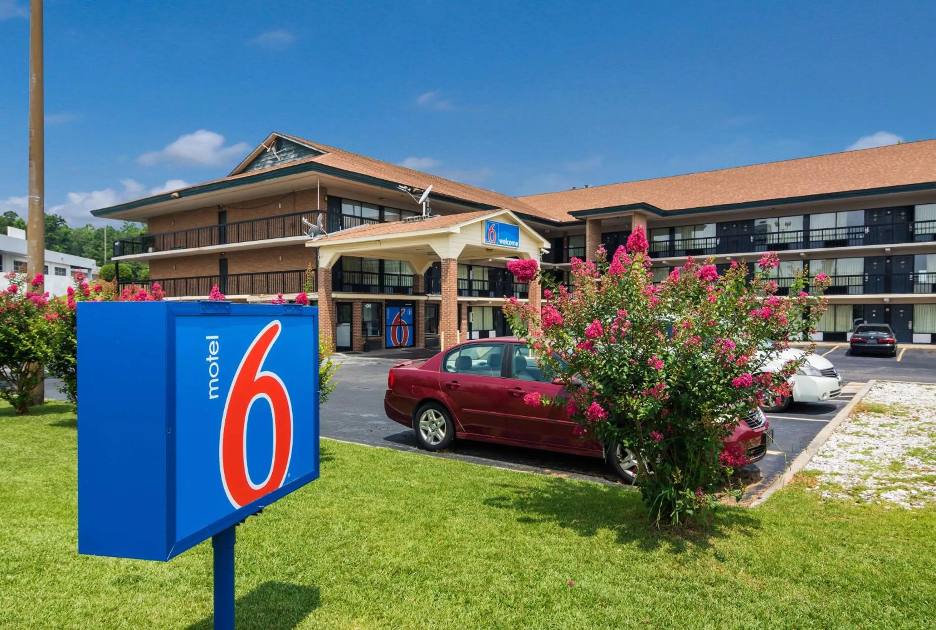 Property building in Motel 6-Macon, GA