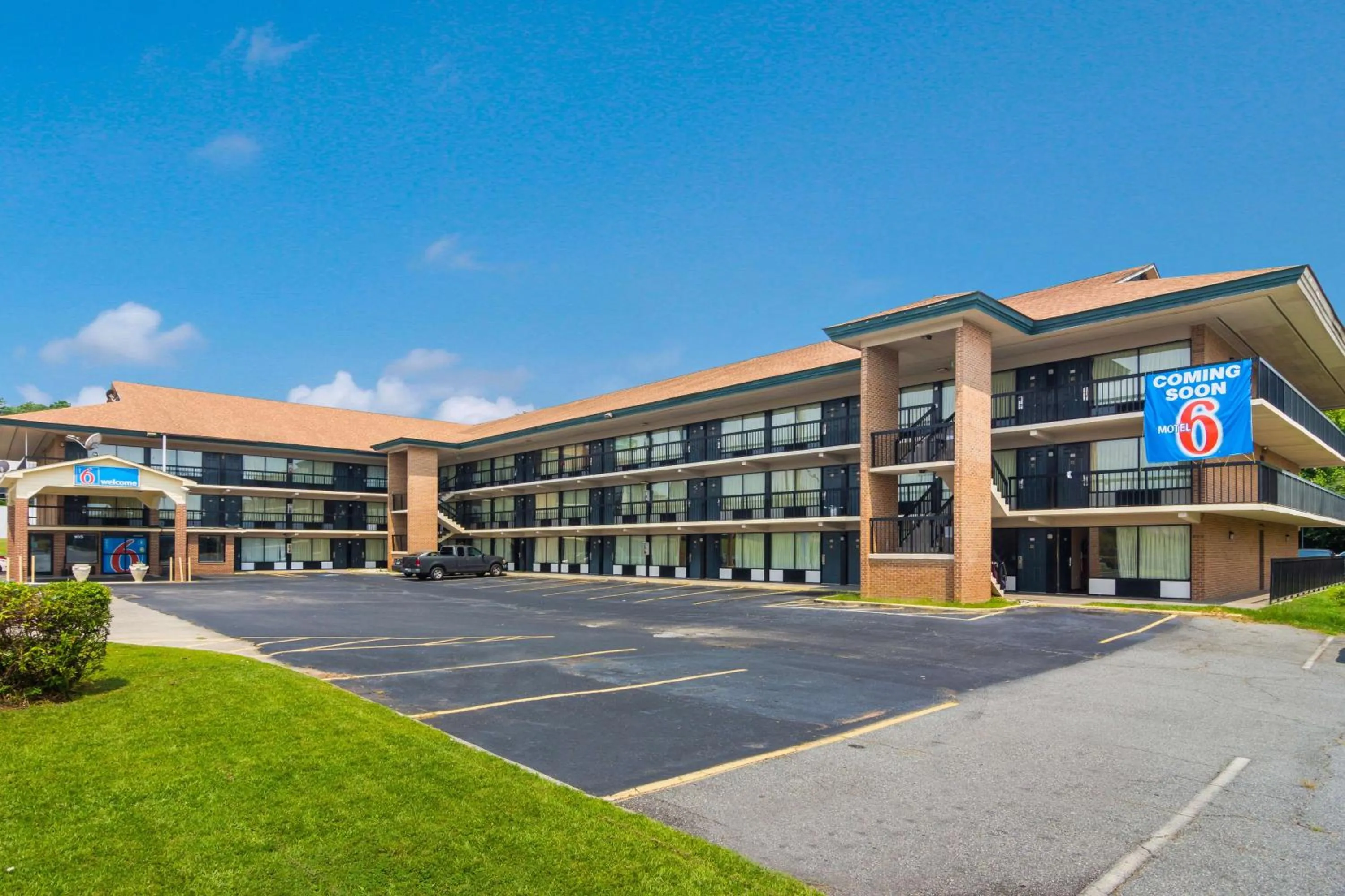 Property building in Motel 6-Macon, GA