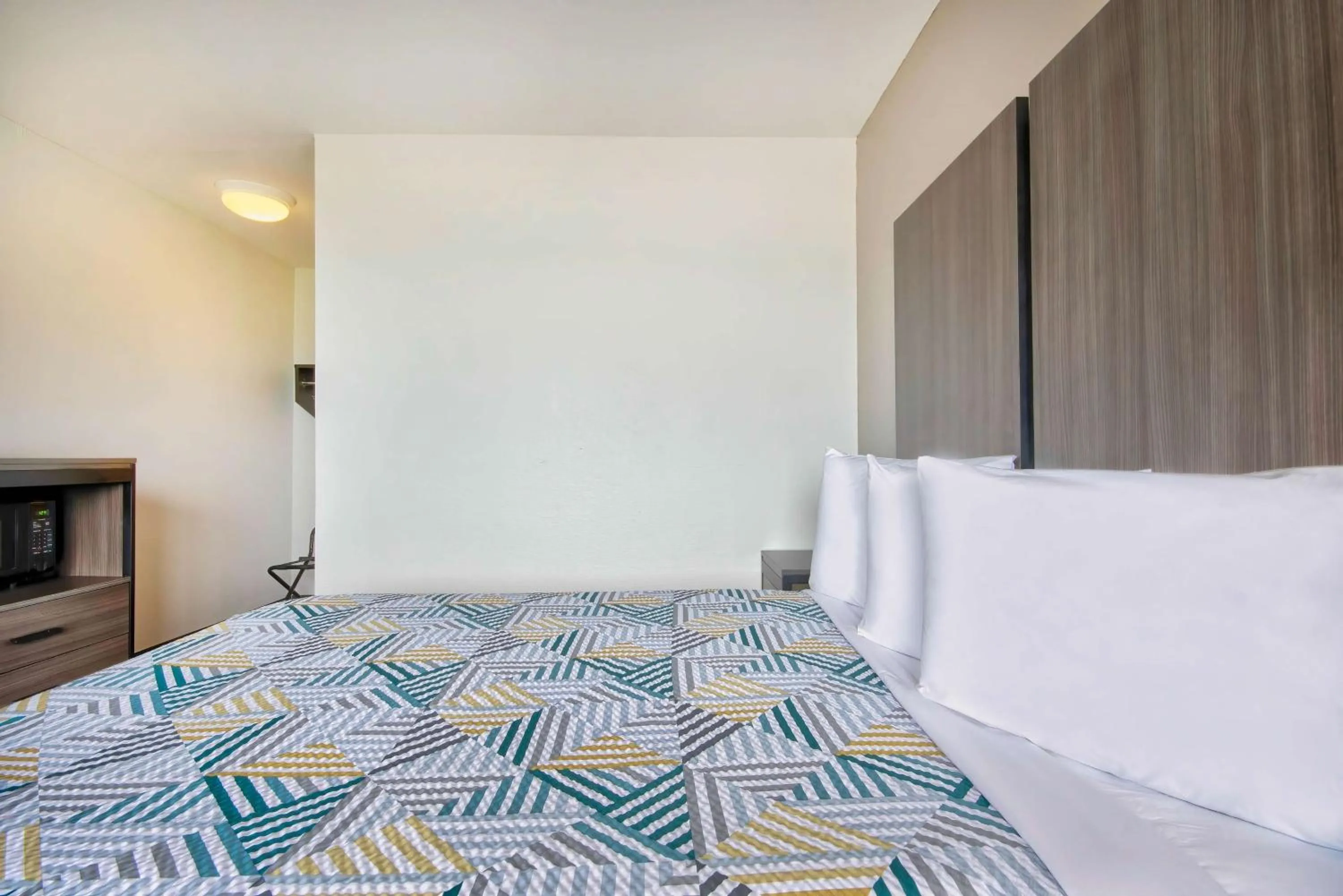 Bedroom, Bed in Motel 6 Jonesboro