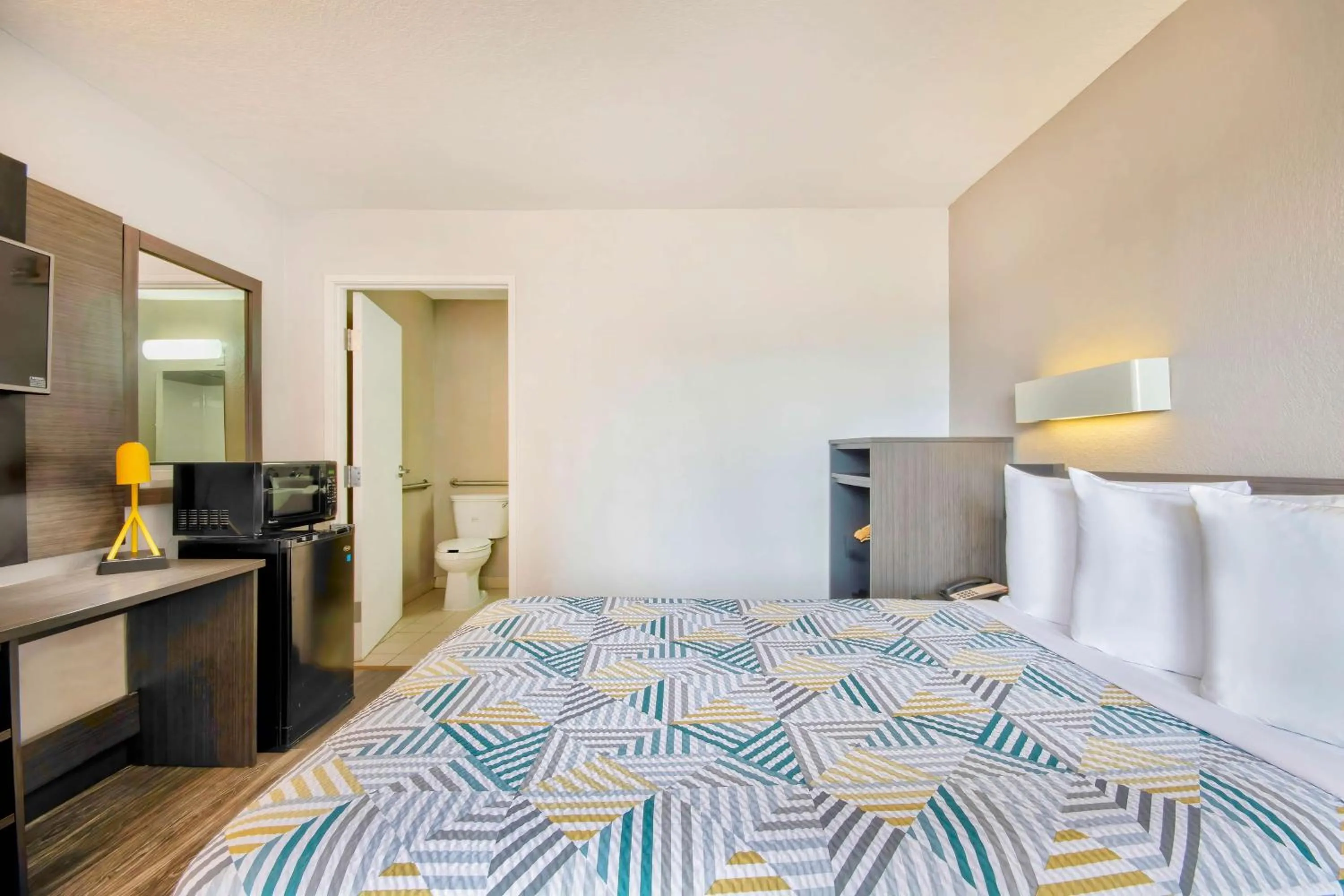 Bedroom, Bed in Motel 6 Jonesboro