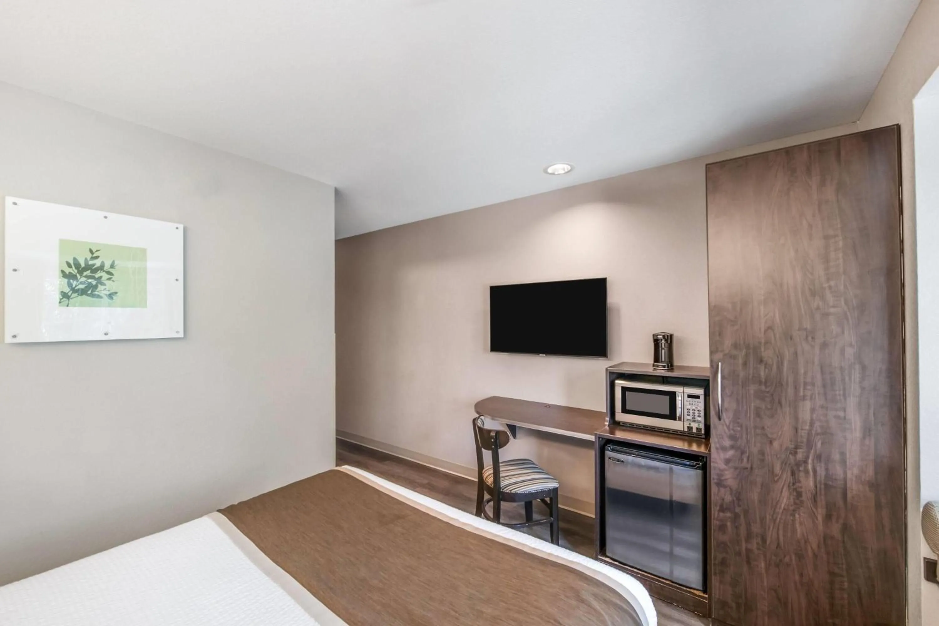 Bed in Microtel Inn & Suites by Wyndham Pearl River/Slidell