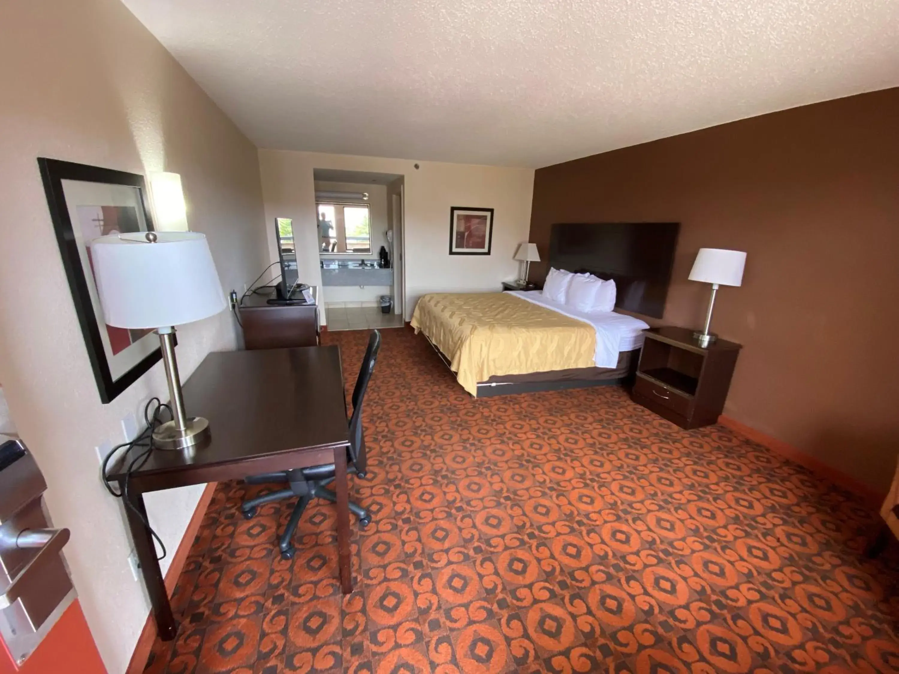 1 King Bed | Mobil Access Tub Nsmk Micfridg in Motel 6 Oklahoma City OK Fairgrounds West 1 King Bed | Mobil Access Tub Nsmk Micfridg in Motel 6 Oklahoma City OK Fairgrounds West