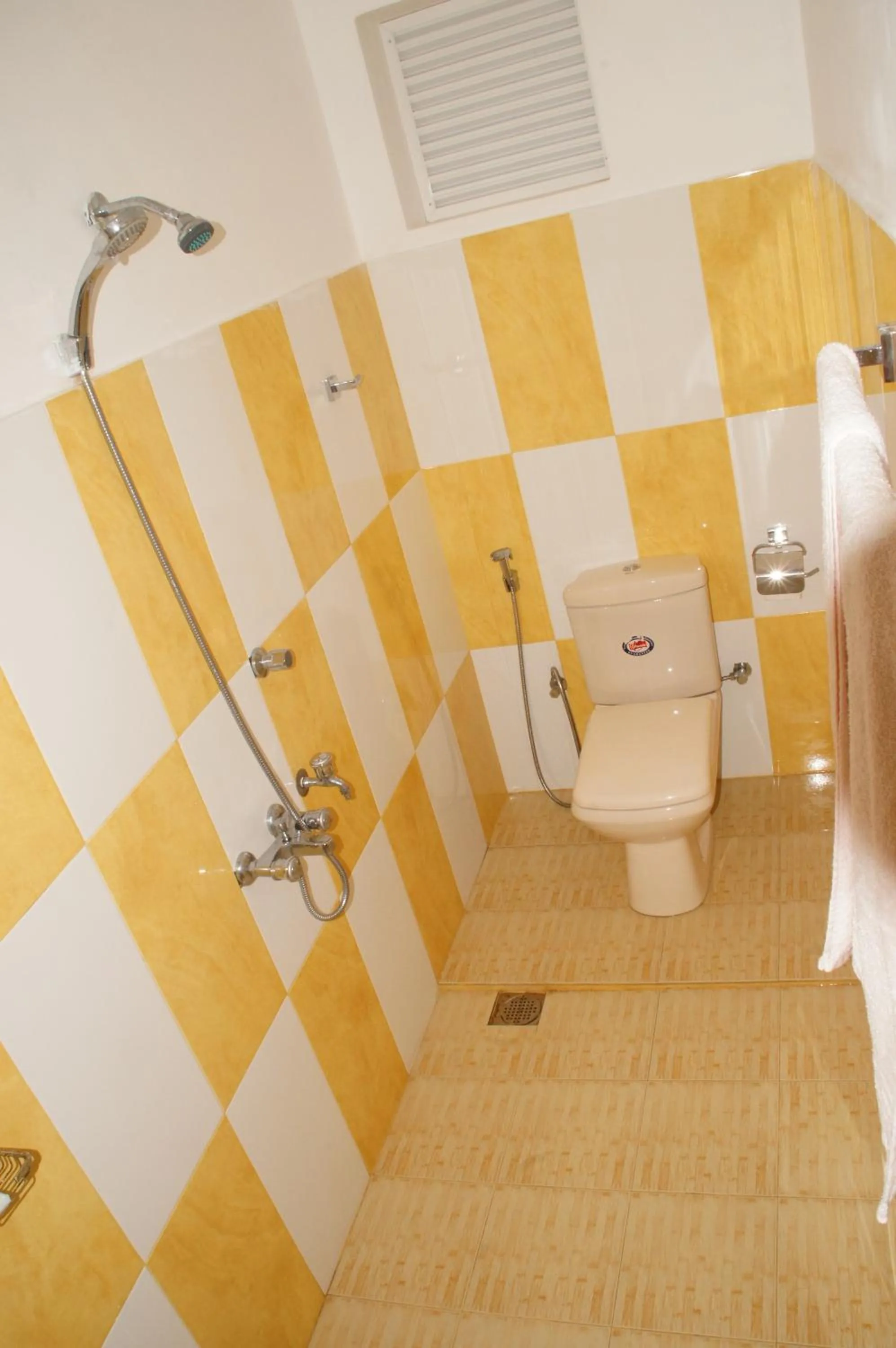 Toilet in Ritas Hotel