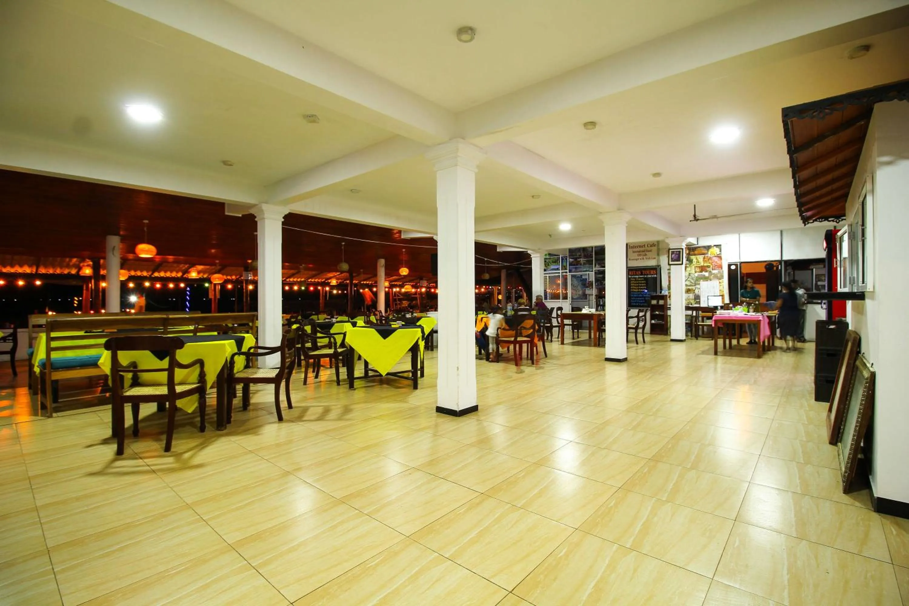 Restaurant/places to eat in Ritas Hotel