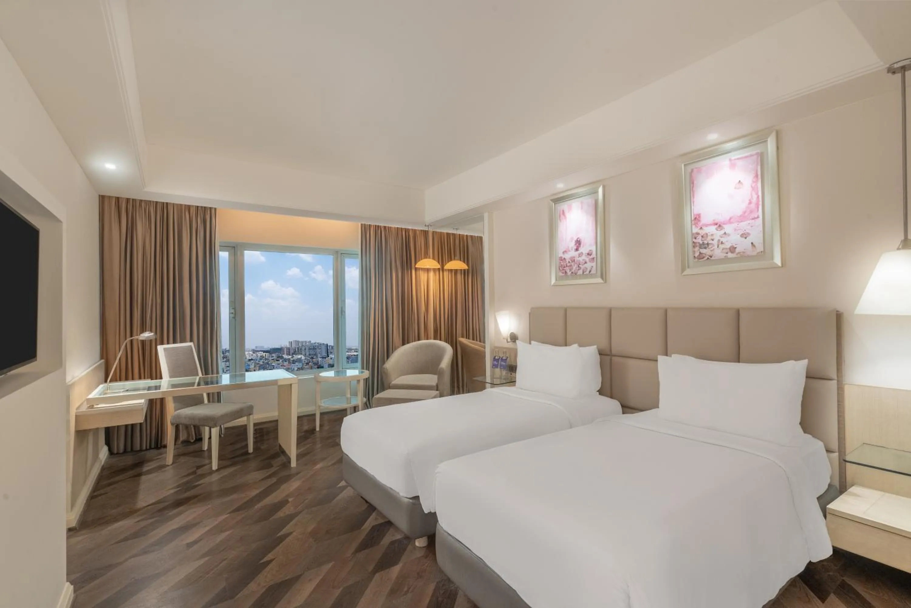 Bed in Radisson Hyderabad Hitec City