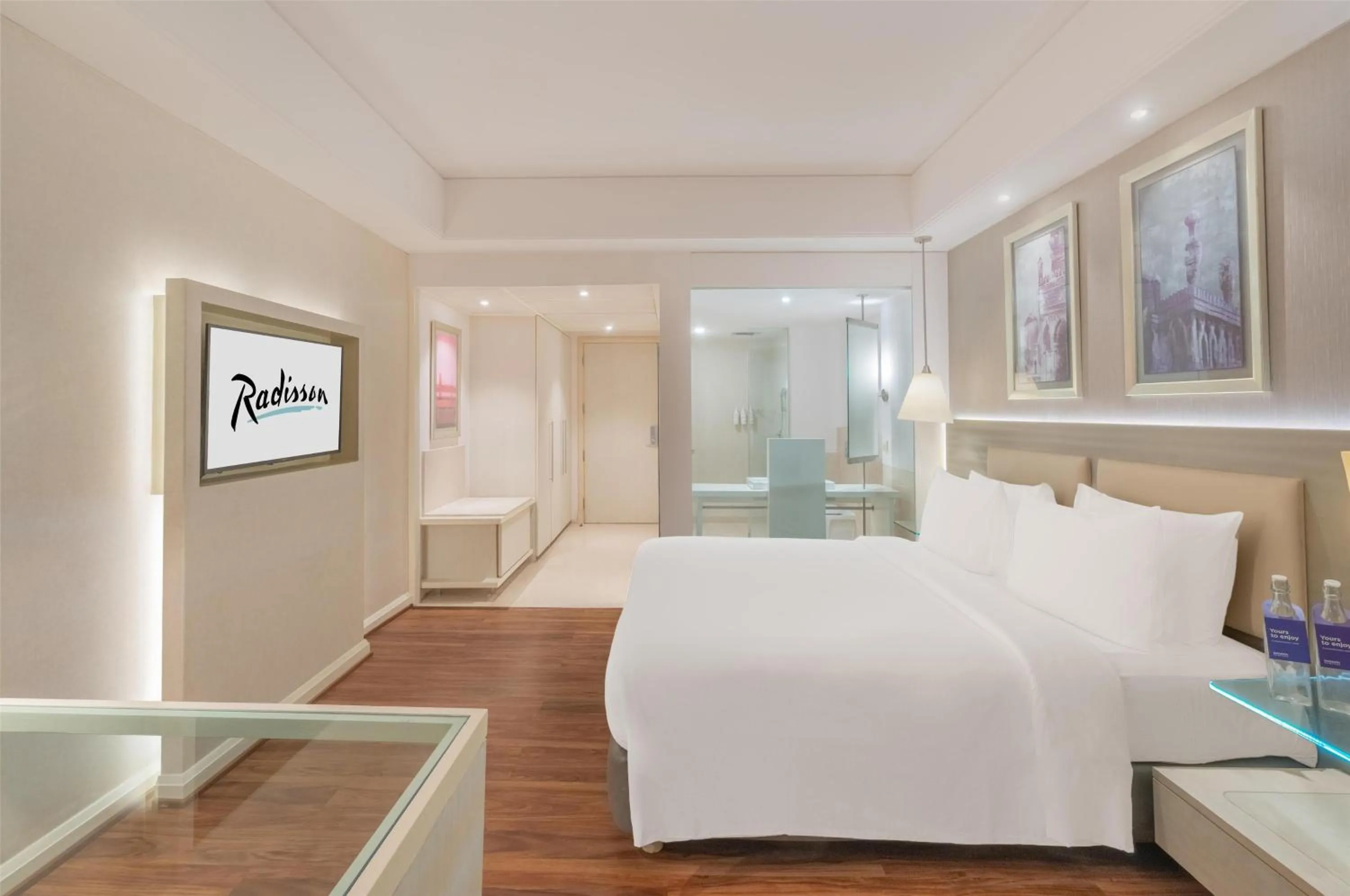 Bedroom, Bed in Radisson Hyderabad Hitec City