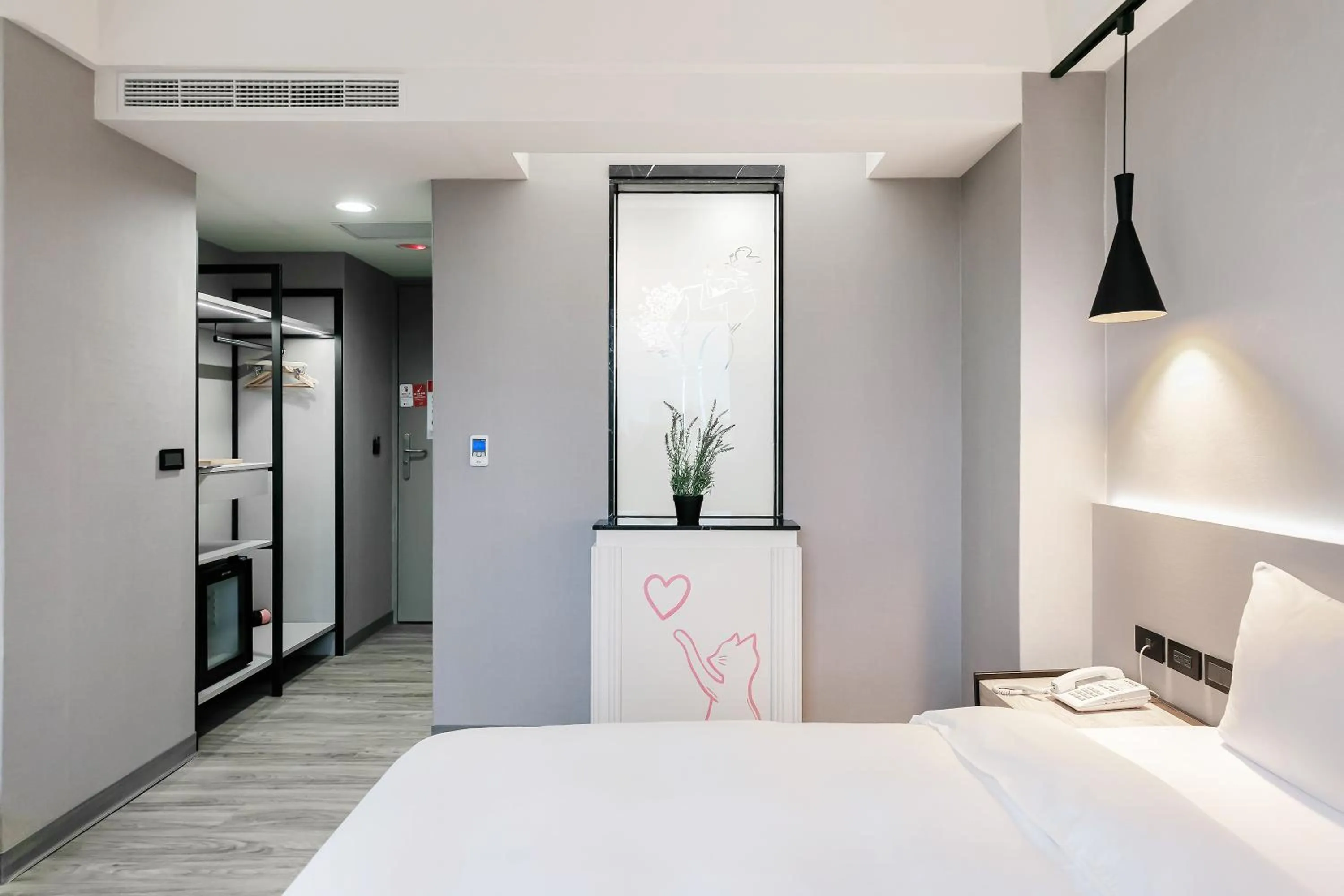 Bed in Dolamanco Hotel