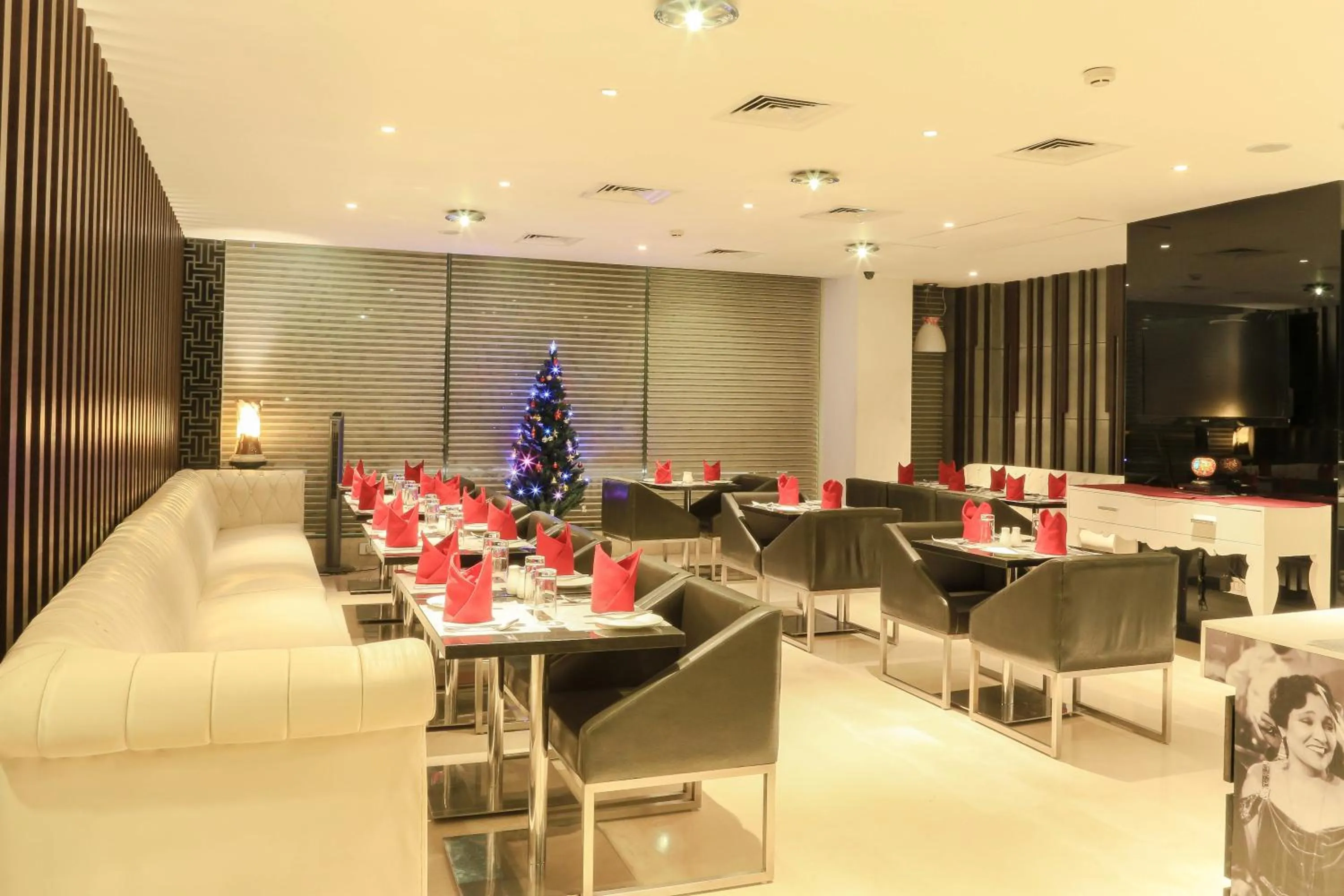 Restaurant/places to eat in The Nanee Suites