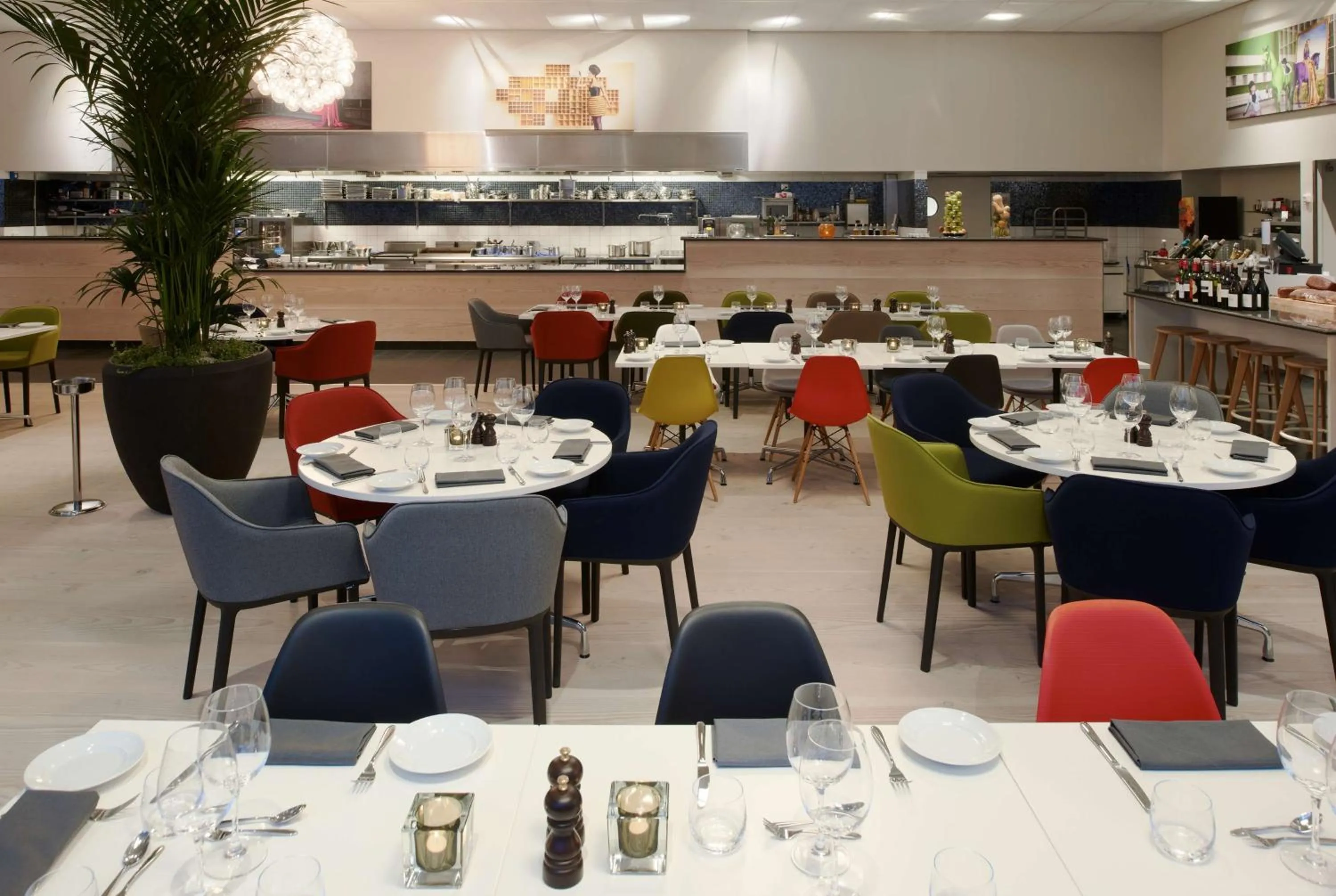 Restaurant/places to eat in Scandic Victoria Tower